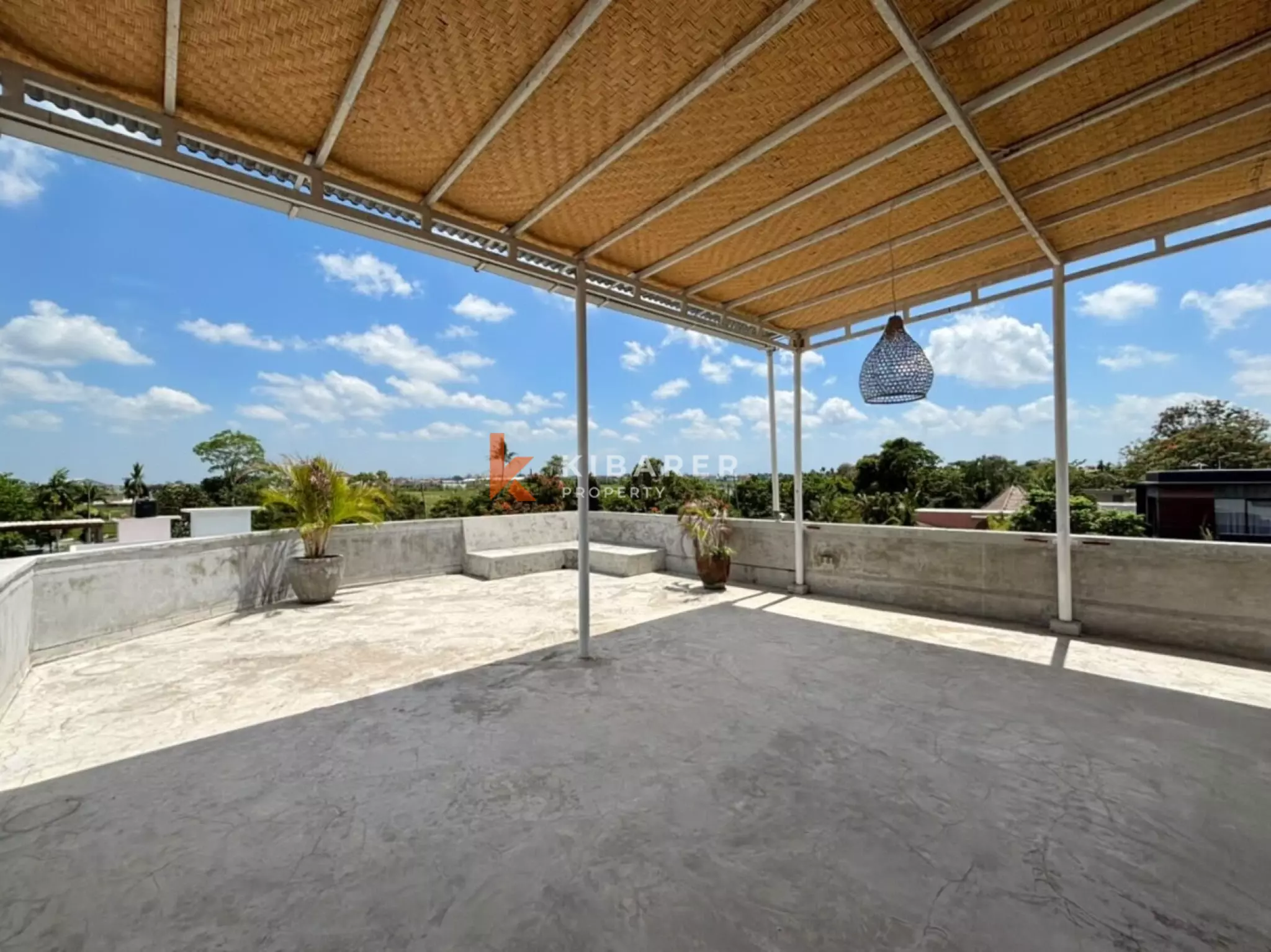Vila 2 Kamar Tidur Tanpa Perabotan dengan Ruang Keluarga Terbuka & Rooftop di Pererenan