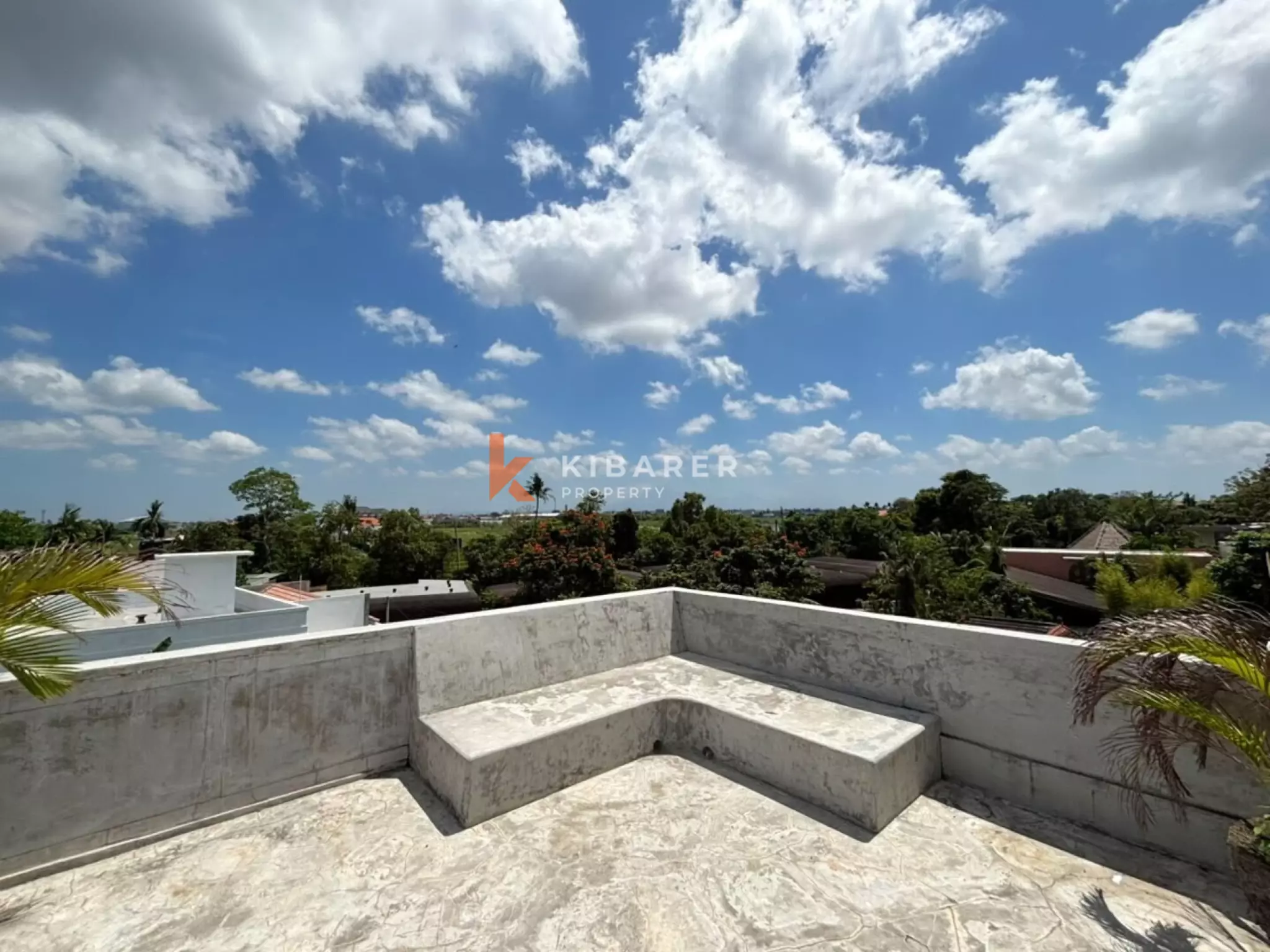 Vila 2 Kamar Tidur Tanpa Perabotan dengan Ruang Keluarga Terbuka & Rooftop di Pererenan