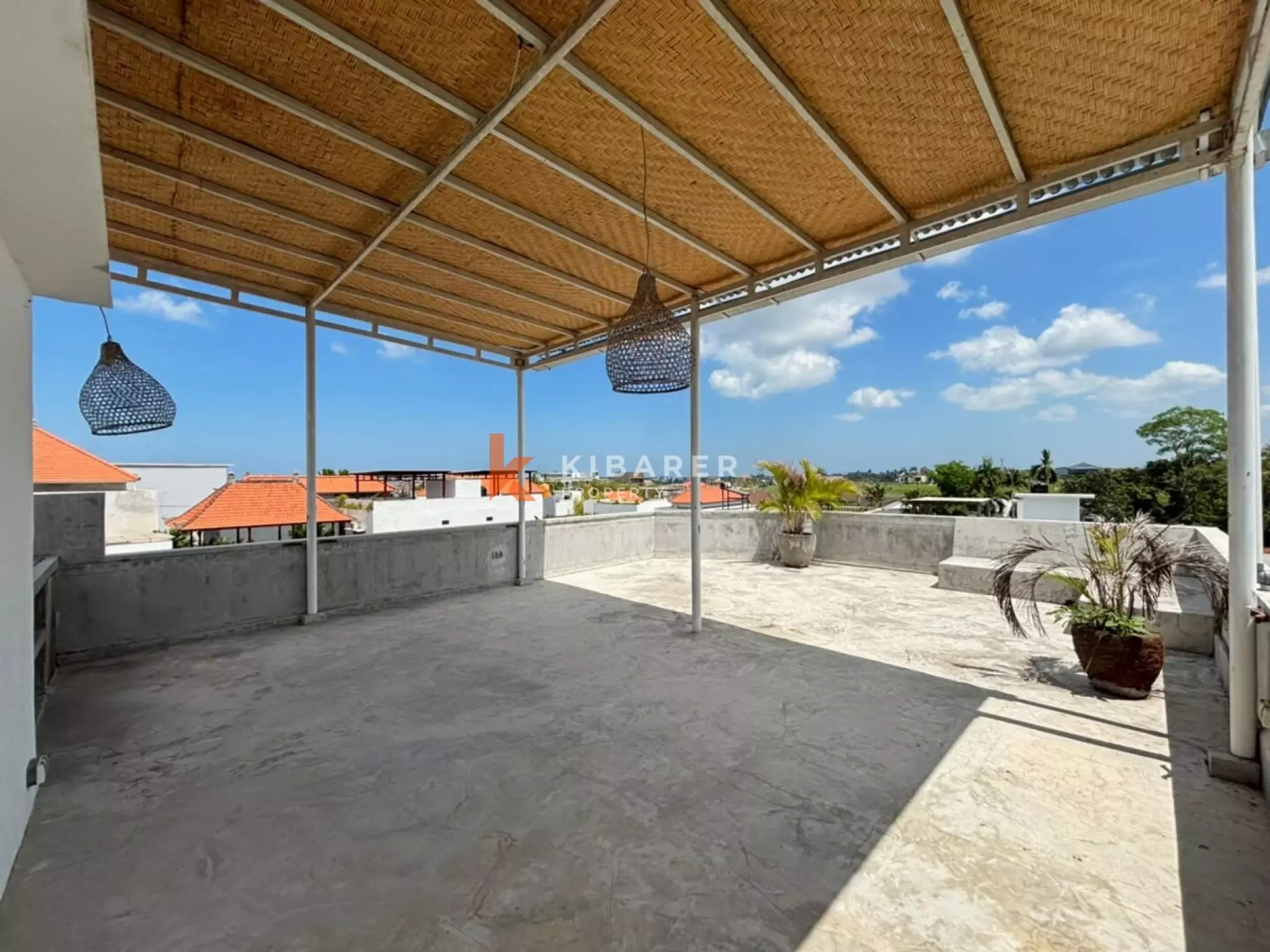 Vila 2 Kamar Tidur Tanpa Perabotan dengan Ruang Keluarga Terbuka & Rooftop di Pererenan