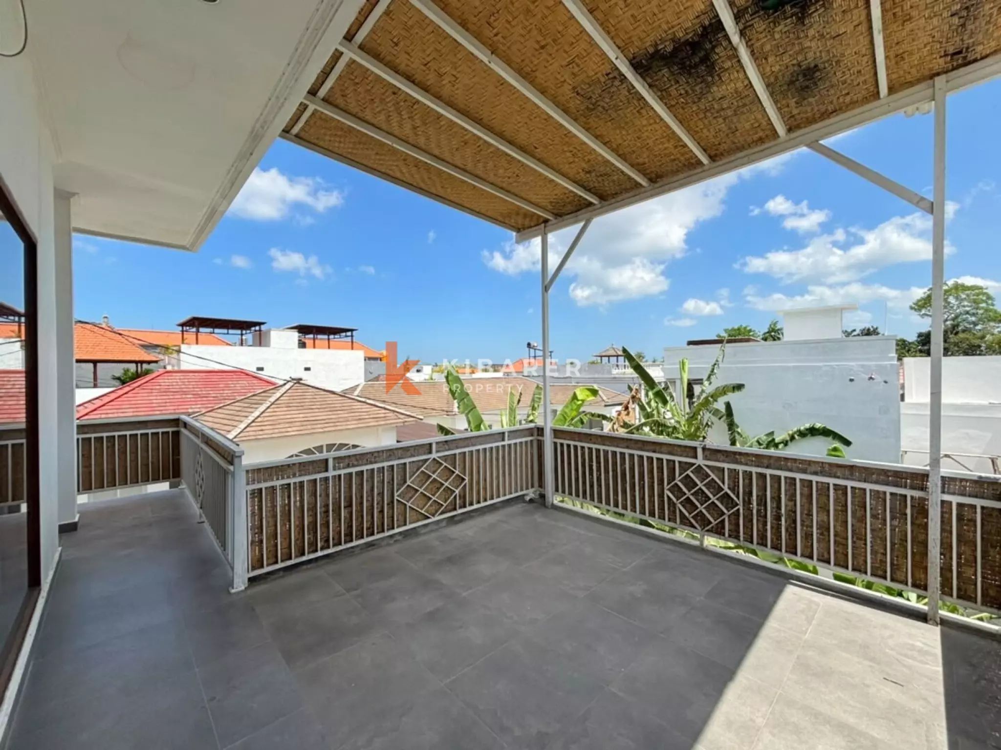 Vila 2 Kamar Tidur Tanpa Perabotan dengan Ruang Keluarga Terbuka & Rooftop di Pererenan