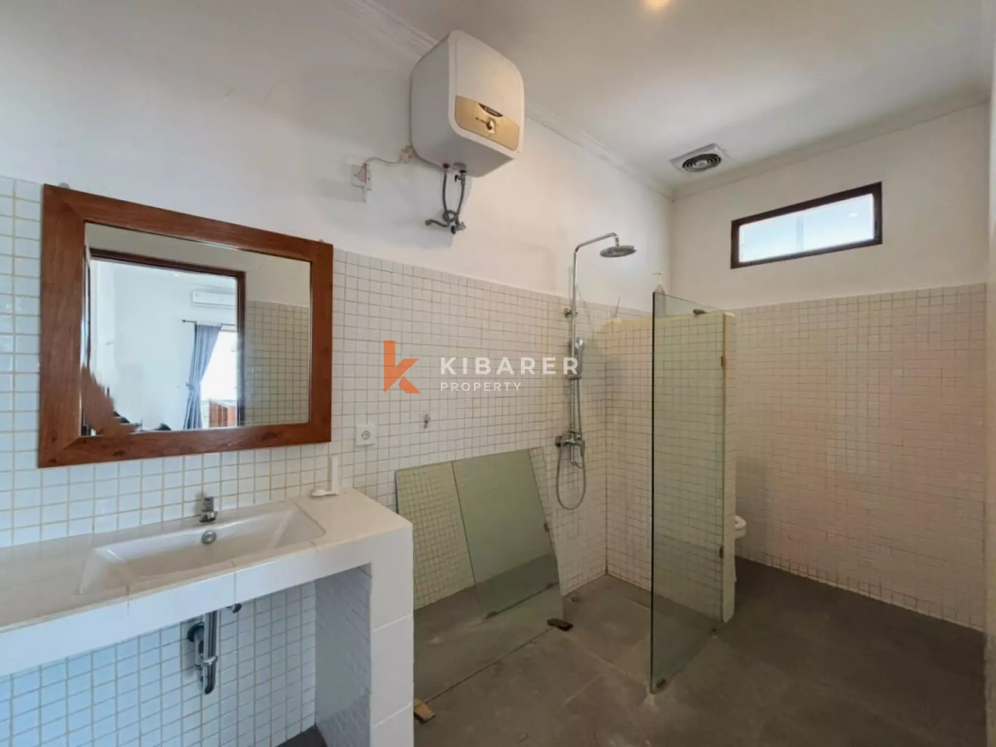 Vila 2 Kamar Tidur Tanpa Perabotan dengan Ruang Keluarga Terbuka & Rooftop di Pererenan