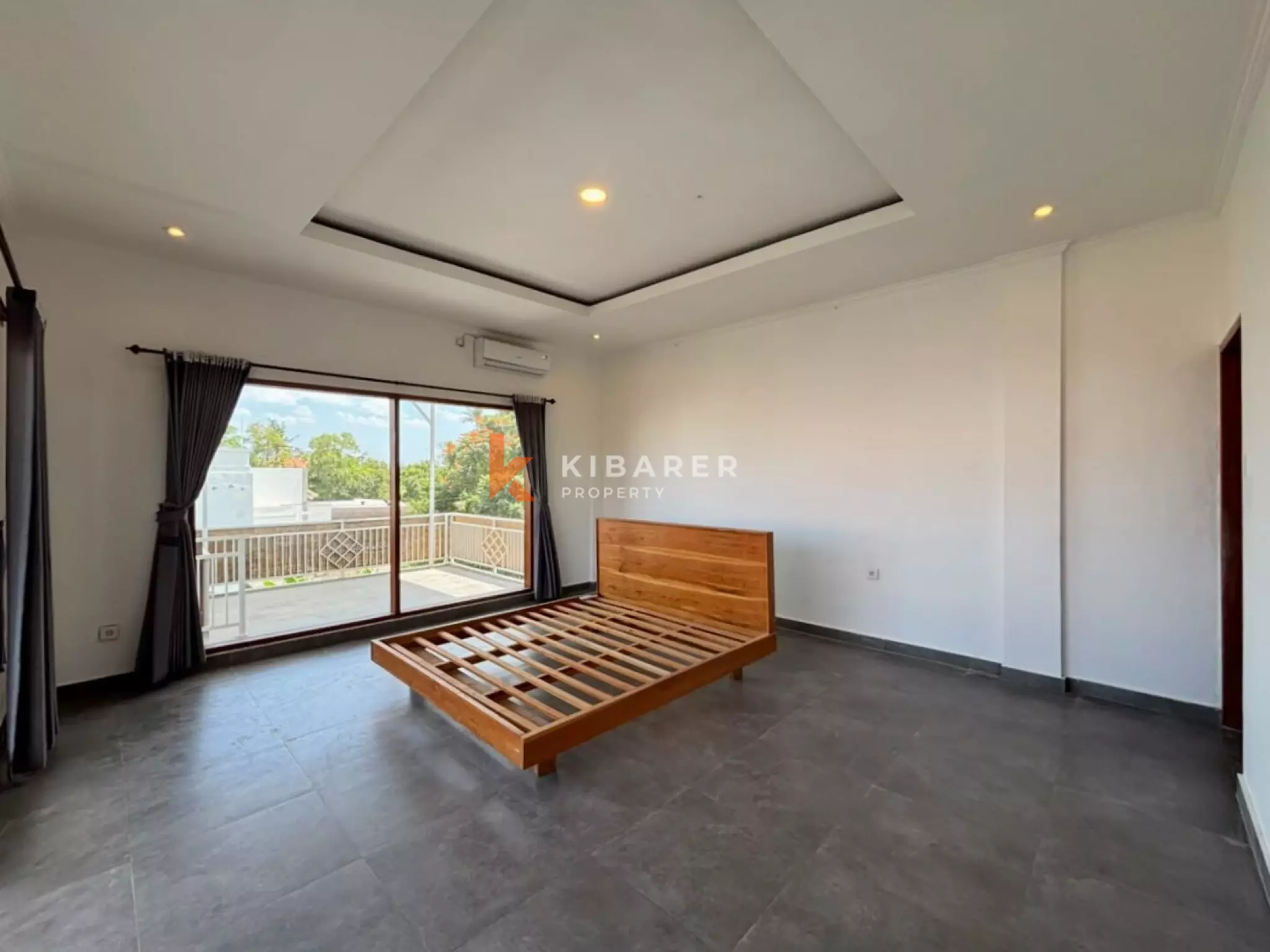 Vila 2 Kamar Tidur Tanpa Perabotan dengan Ruang Keluarga Terbuka & Rooftop di Pererenan