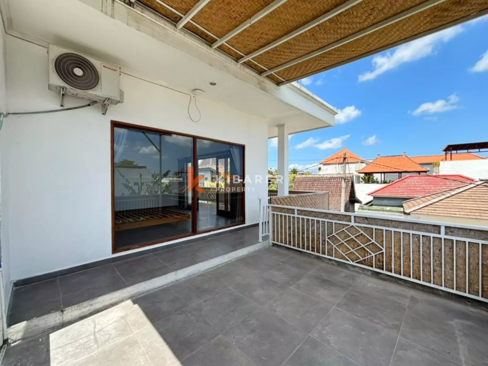 Vila 2 Kamar Tidur Tanpa Perabotan dengan Ruang Keluarga Terbuka & Rooftop di Pererenan