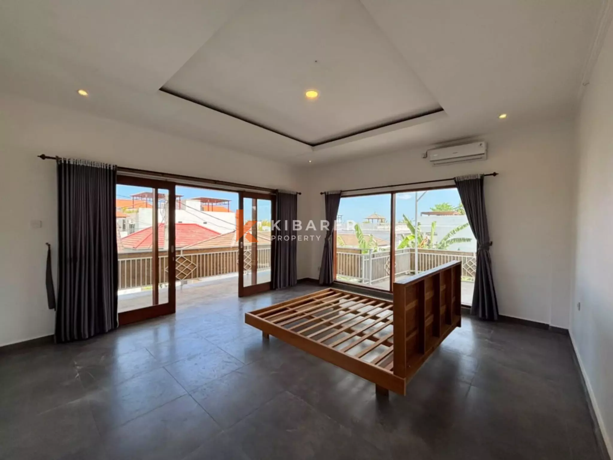 Vila 2 Kamar Tidur Tanpa Perabotan dengan Ruang Keluarga Terbuka & Rooftop di Pererenan