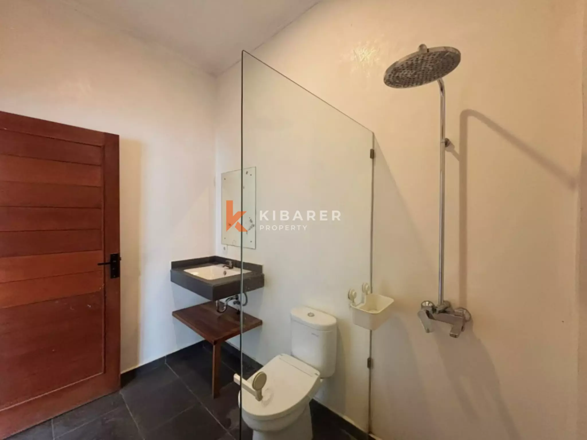 Vila 2 Kamar Tidur Tanpa Perabotan dengan Ruang Keluarga Terbuka & Rooftop di Pererenan