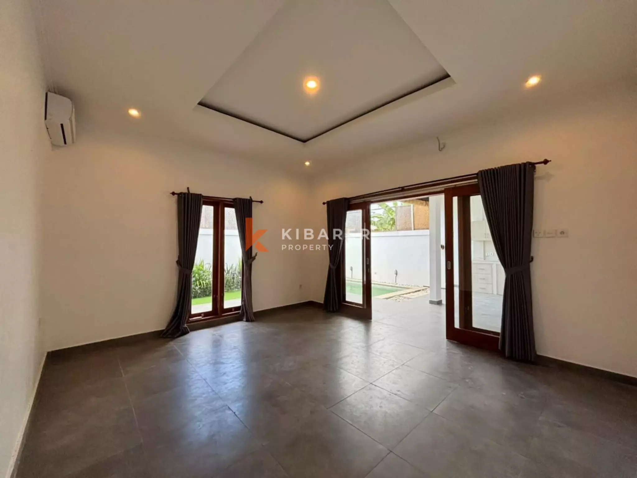 Vila 2 Kamar Tidur Tanpa Perabotan dengan Ruang Keluarga Terbuka & Rooftop di Pererenan