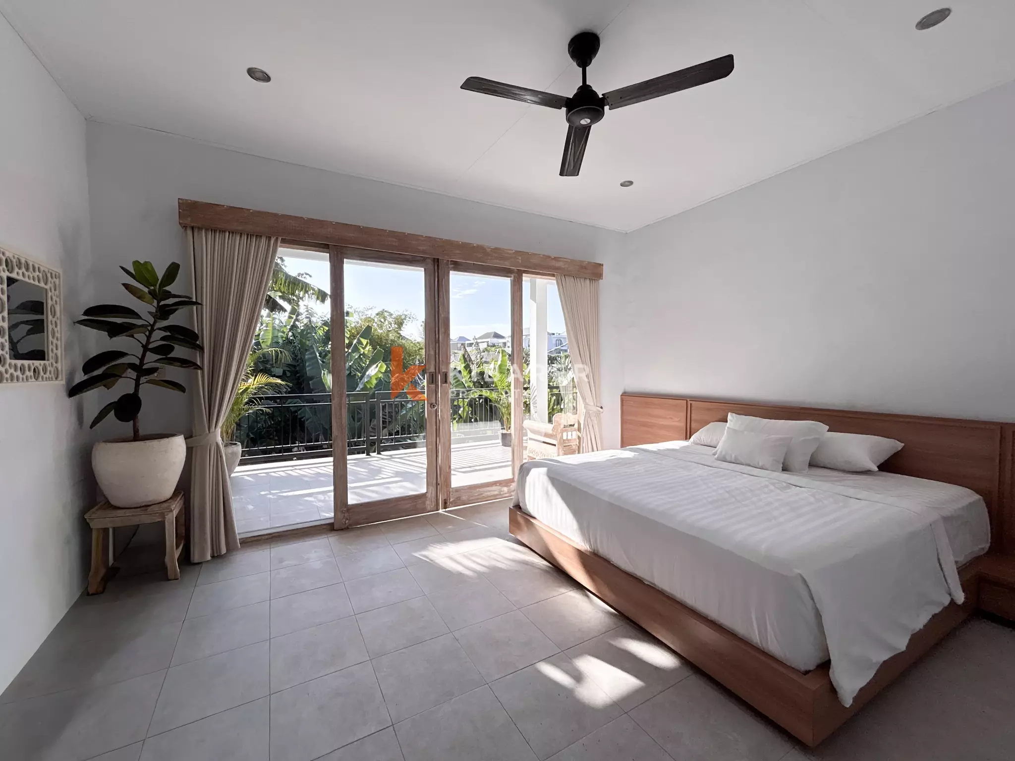 Villa Tropis Modern Dua Kamar Tidur dengan Kolam Renang Pribadi