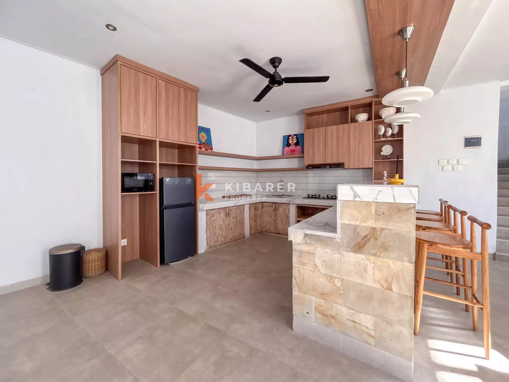 Villa Tropis Modern Dua Kamar Tidur dengan Kolam Renang Pribadi