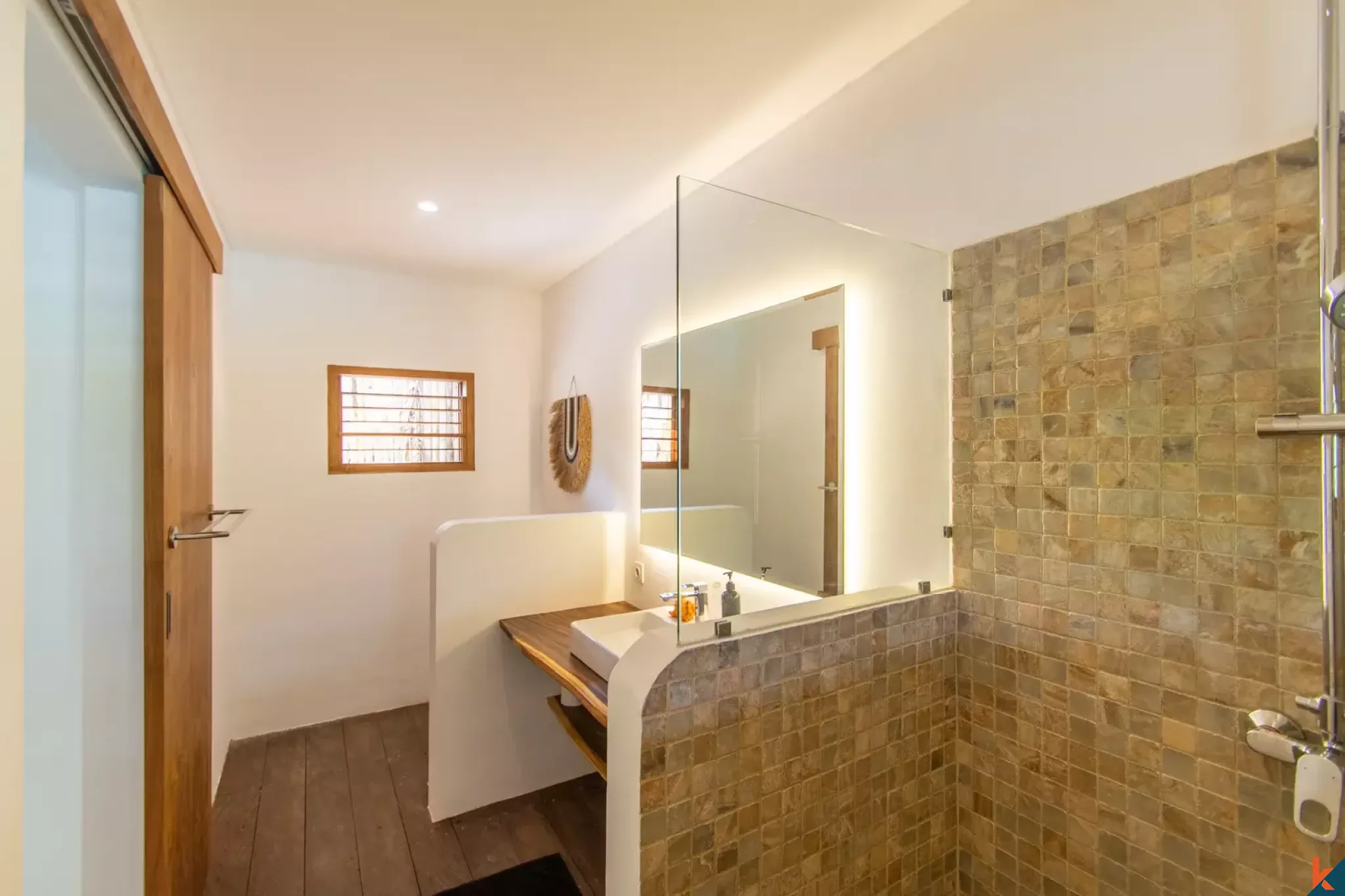 Fantastic three bedroom modern joglo style for lease in Kedungu