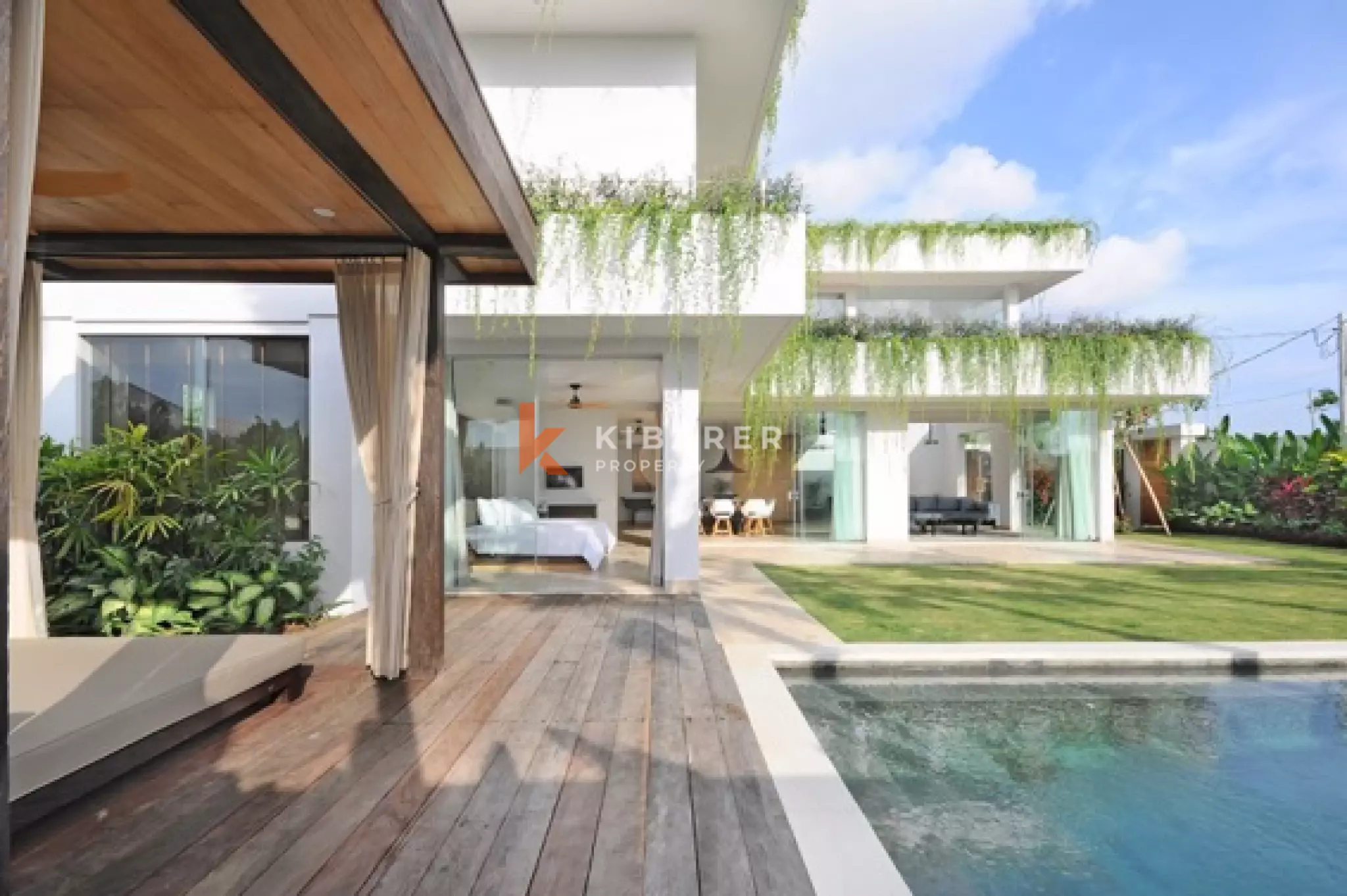 Modern Five-Bedroom Villa with Expansive Rooftop in Canggu