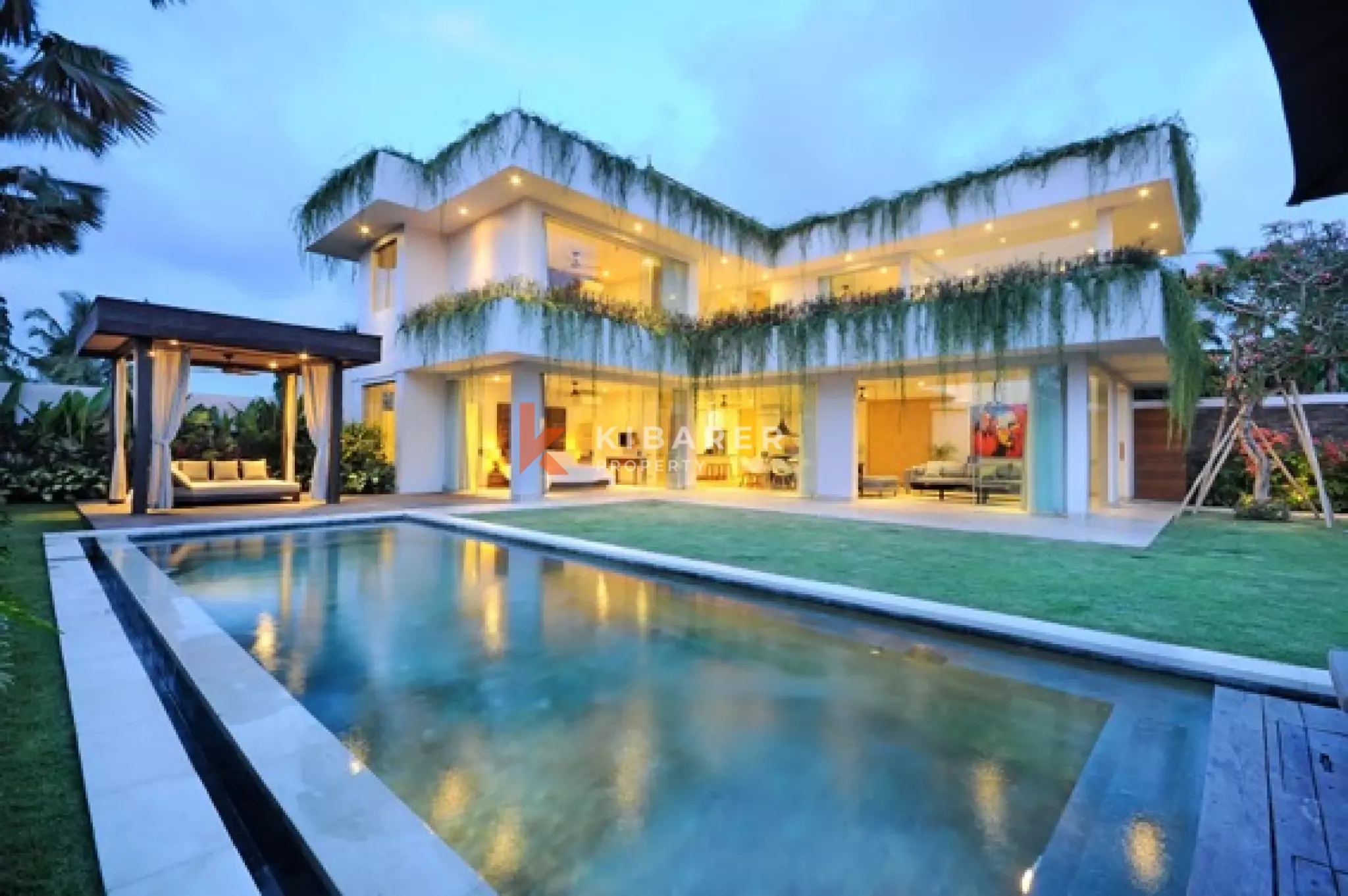 Modern Five-Bedroom Villa with Expansive Rooftop in Canggu