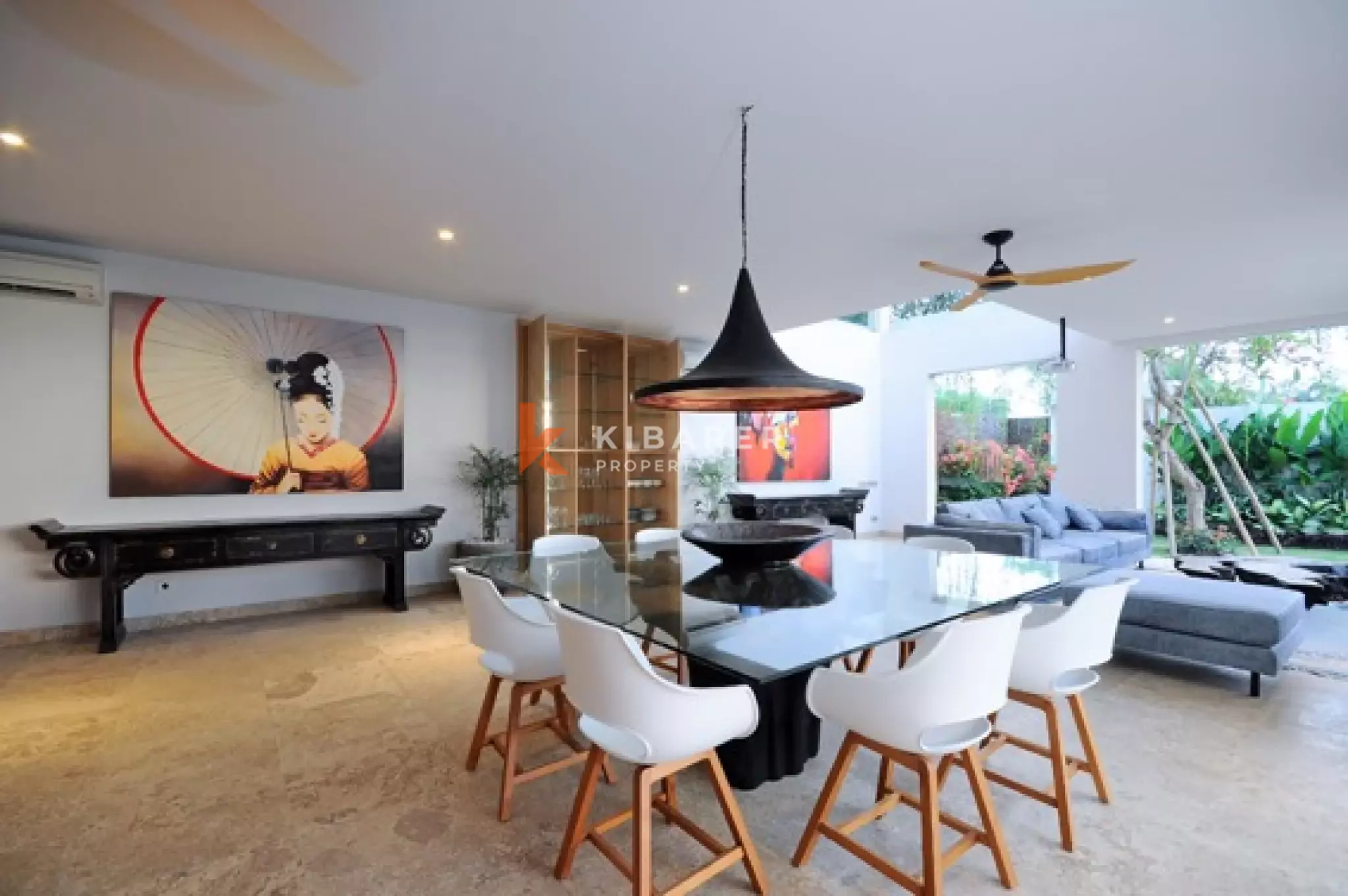 Modern Five-Bedroom Villa with Expansive Rooftop in Canggu