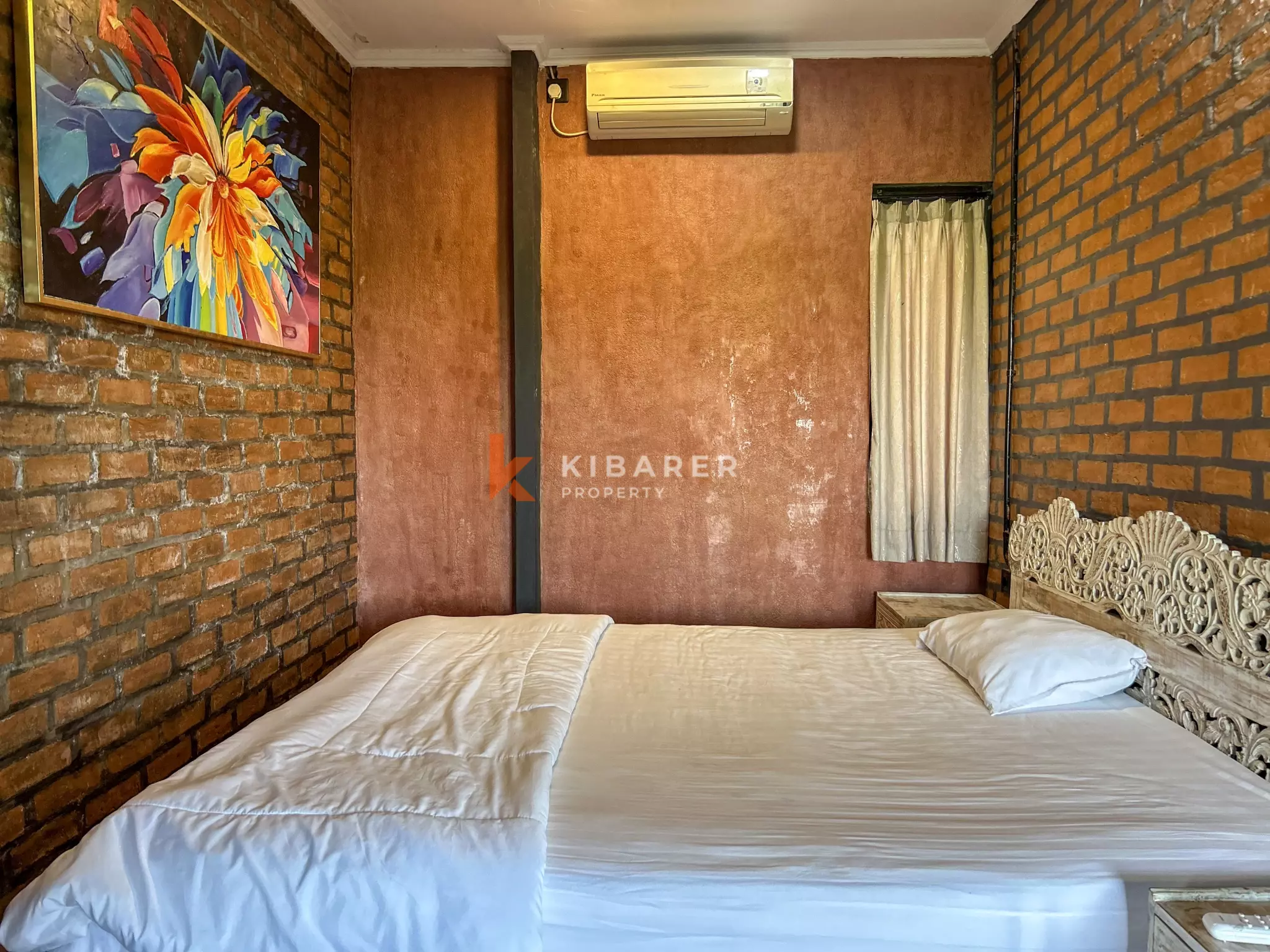Villa Kayu Hangat Dua Kamar Tidur dengan Kolam Renang Pribadi di Kerobokan
