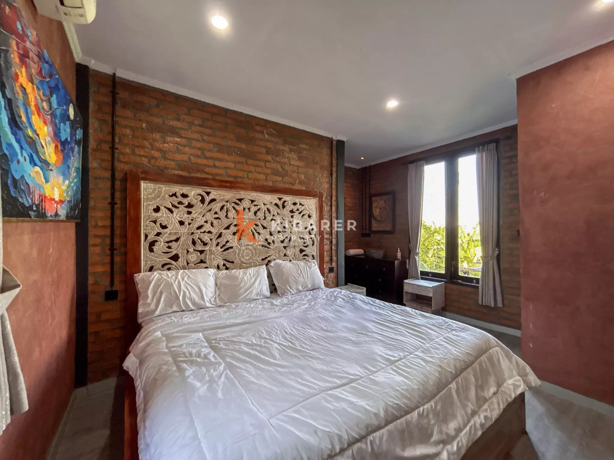 Villa Kayu Hangat Dua Kamar Tidur dengan Kolam Renang Pribadi di Kerobokan