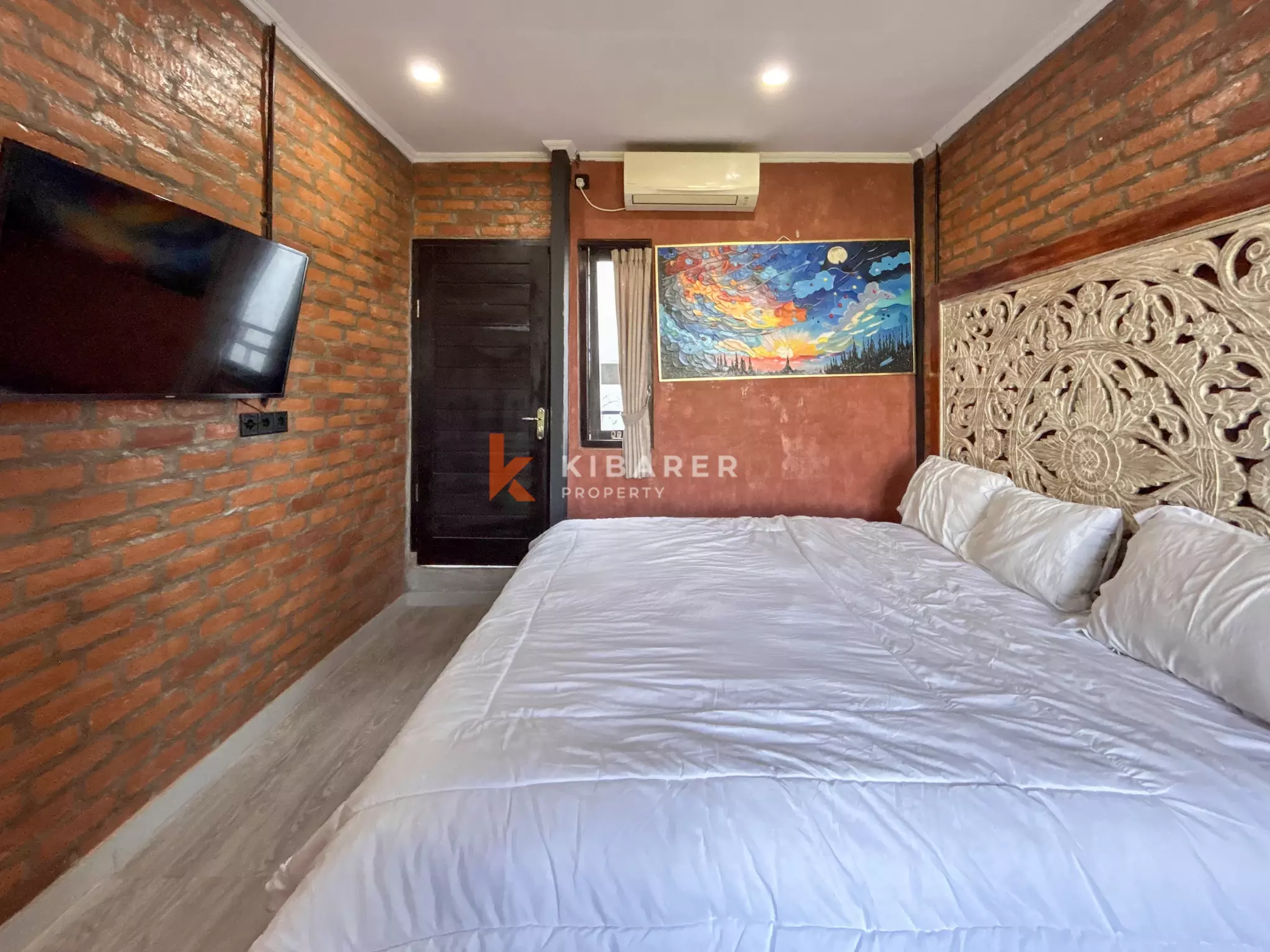 Villa Kayu Hangat Dua Kamar Tidur dengan Kolam Renang Pribadi di Kerobokan