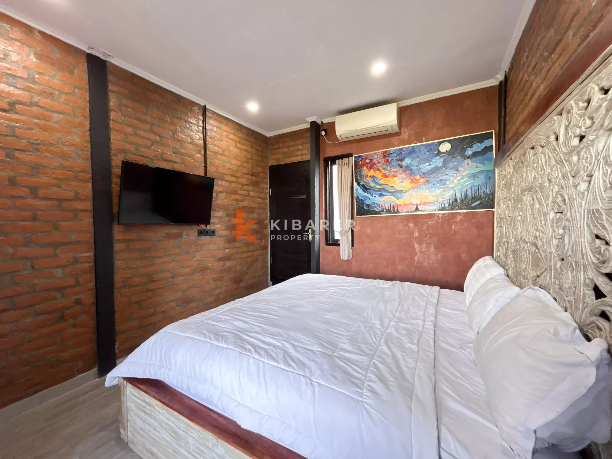 Villa Kayu Hangat Dua Kamar Tidur dengan Kolam Renang Pribadi di Kerobokan