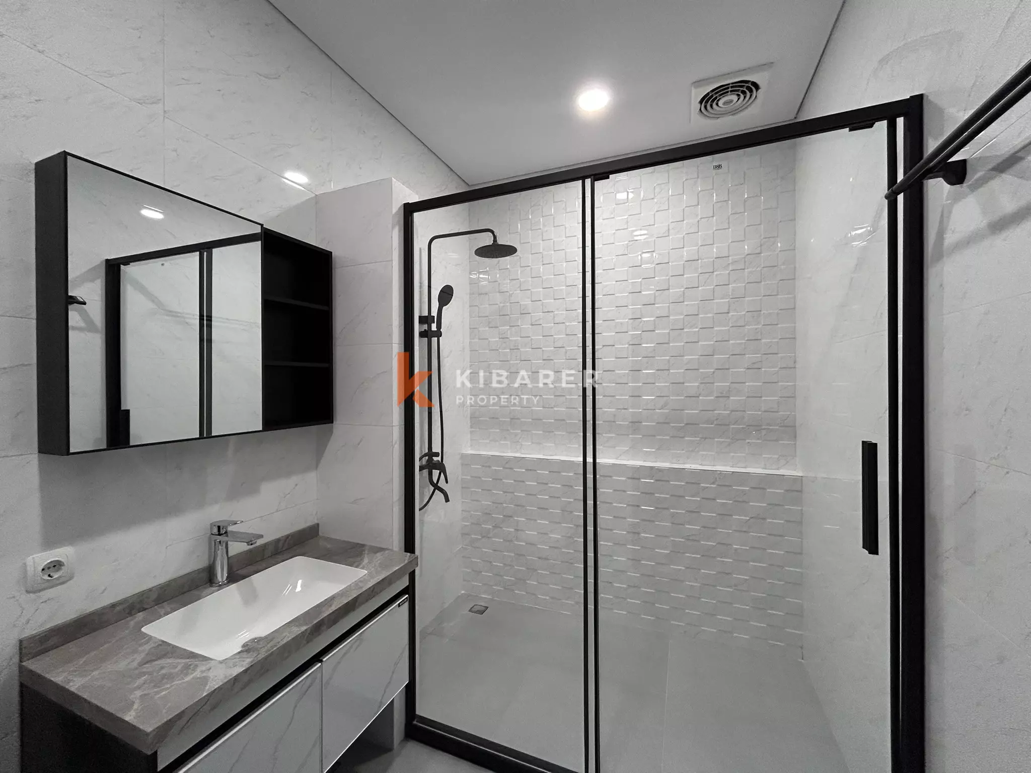 Villa de deux chambres avec grand espace extérieur dans un quartier résidentiel d'Ungasan
