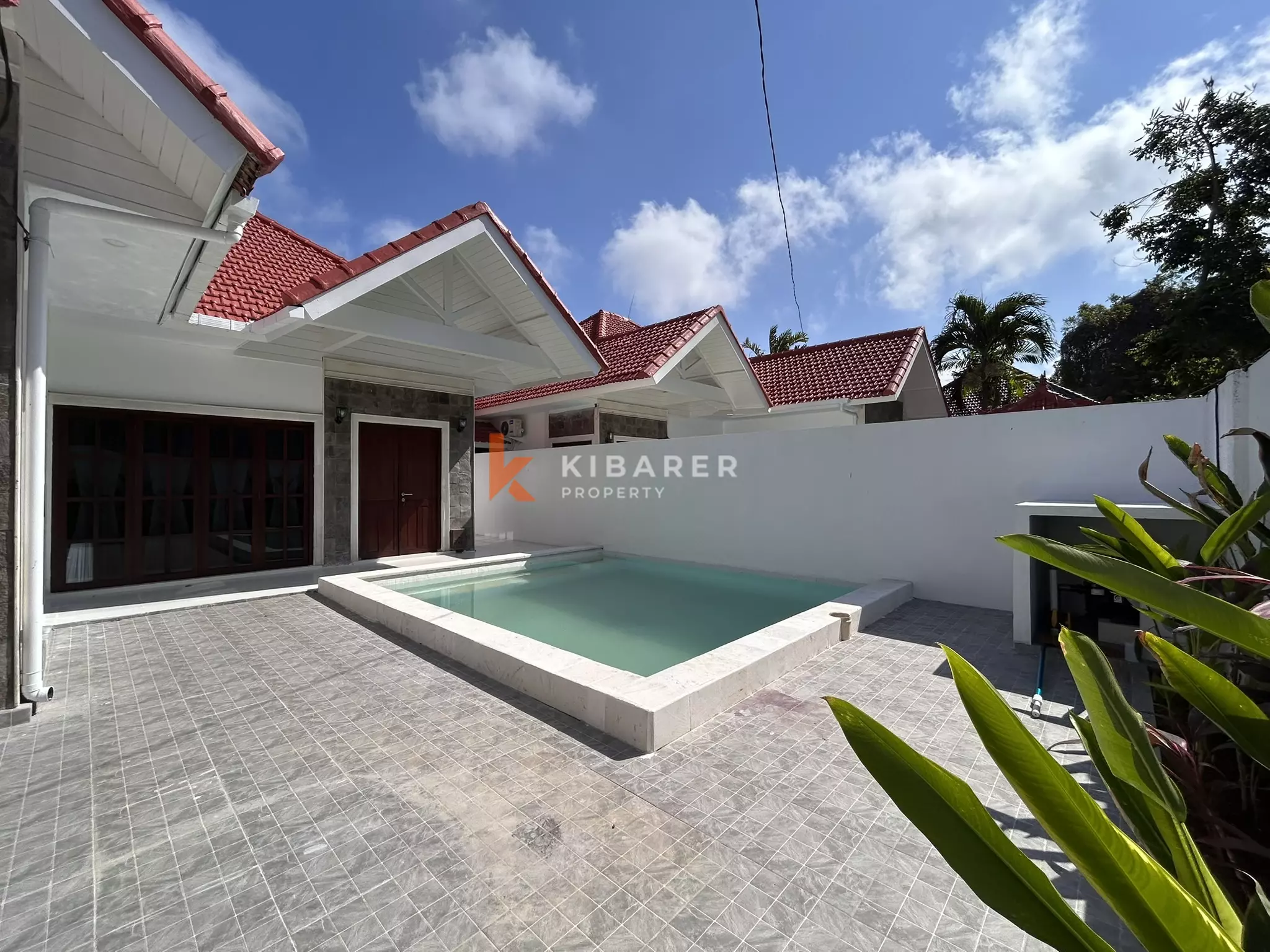 Villa de deux chambres avec grand espace extérieur dans un quartier résidentiel d'Ungasan