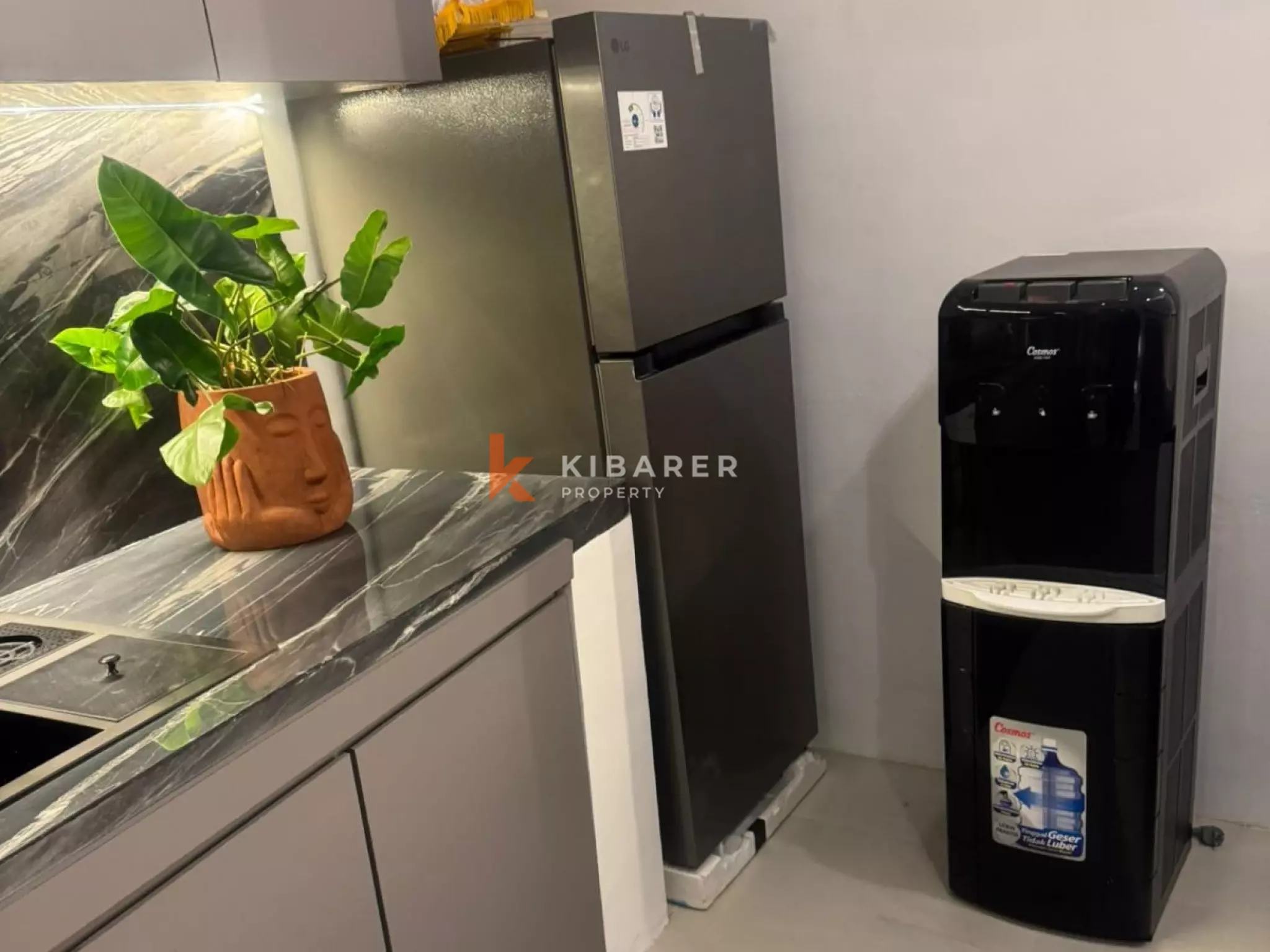 Villa Modern Dua Kamar Tidur dengan Kolam Renang Pribadi dan Rooftop Luas di Nyanyi