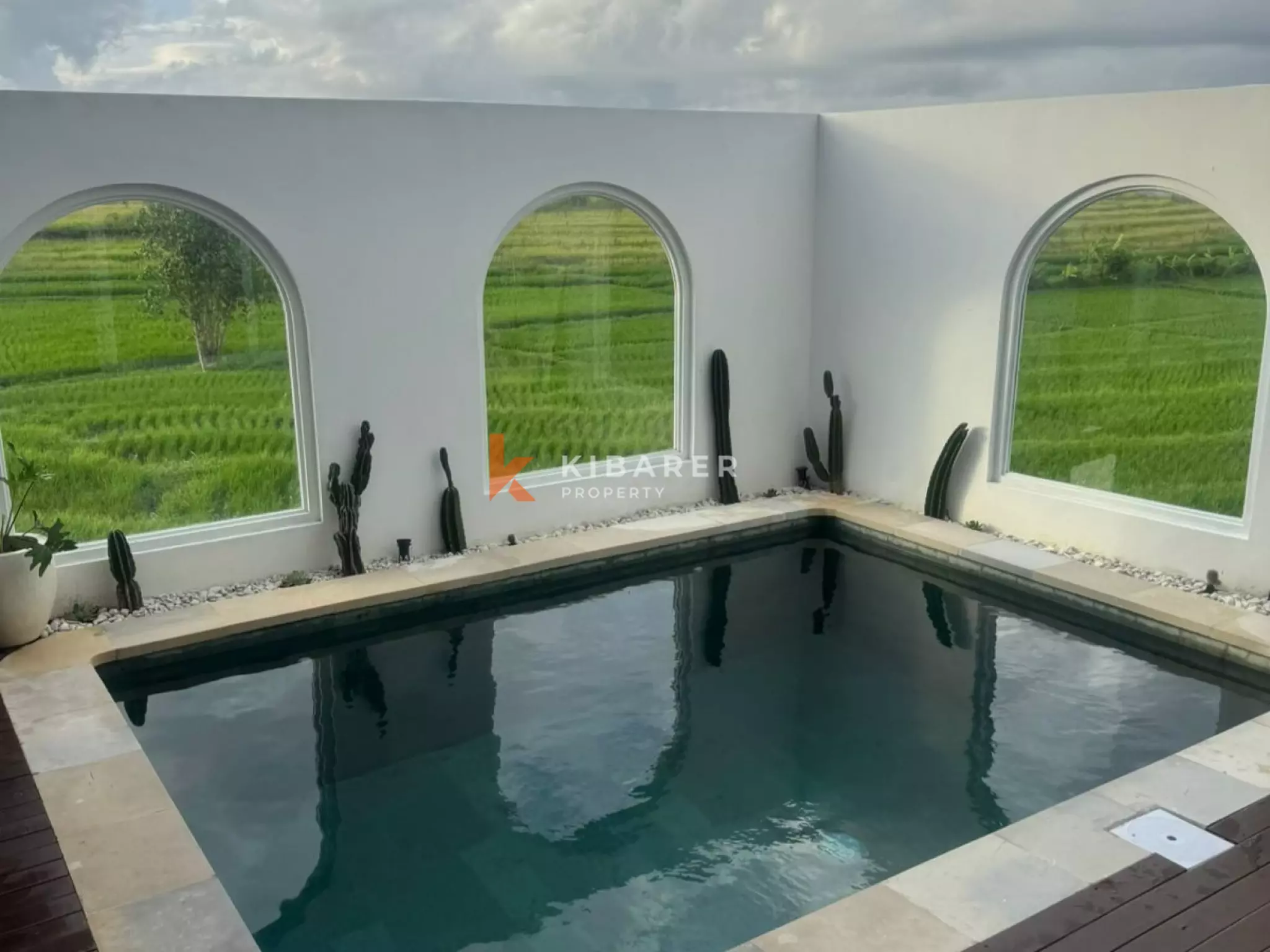Villa Modern Dua Kamar Tidur dengan Kolam Renang Pribadi dan Rooftop Luas di Nyanyi