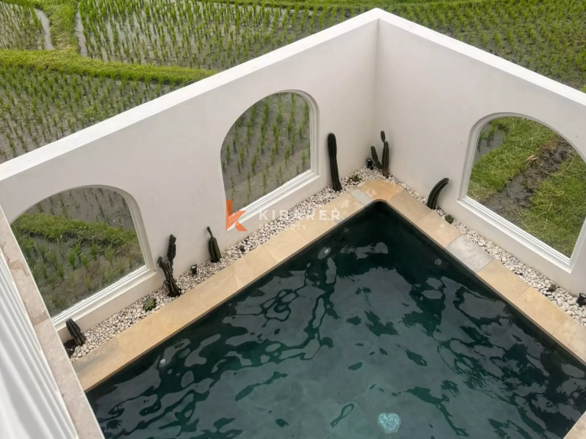 Villa Modern Dua Kamar Tidur dengan Kolam Renang Pribadi dan Rooftop Luas di Nyanyi