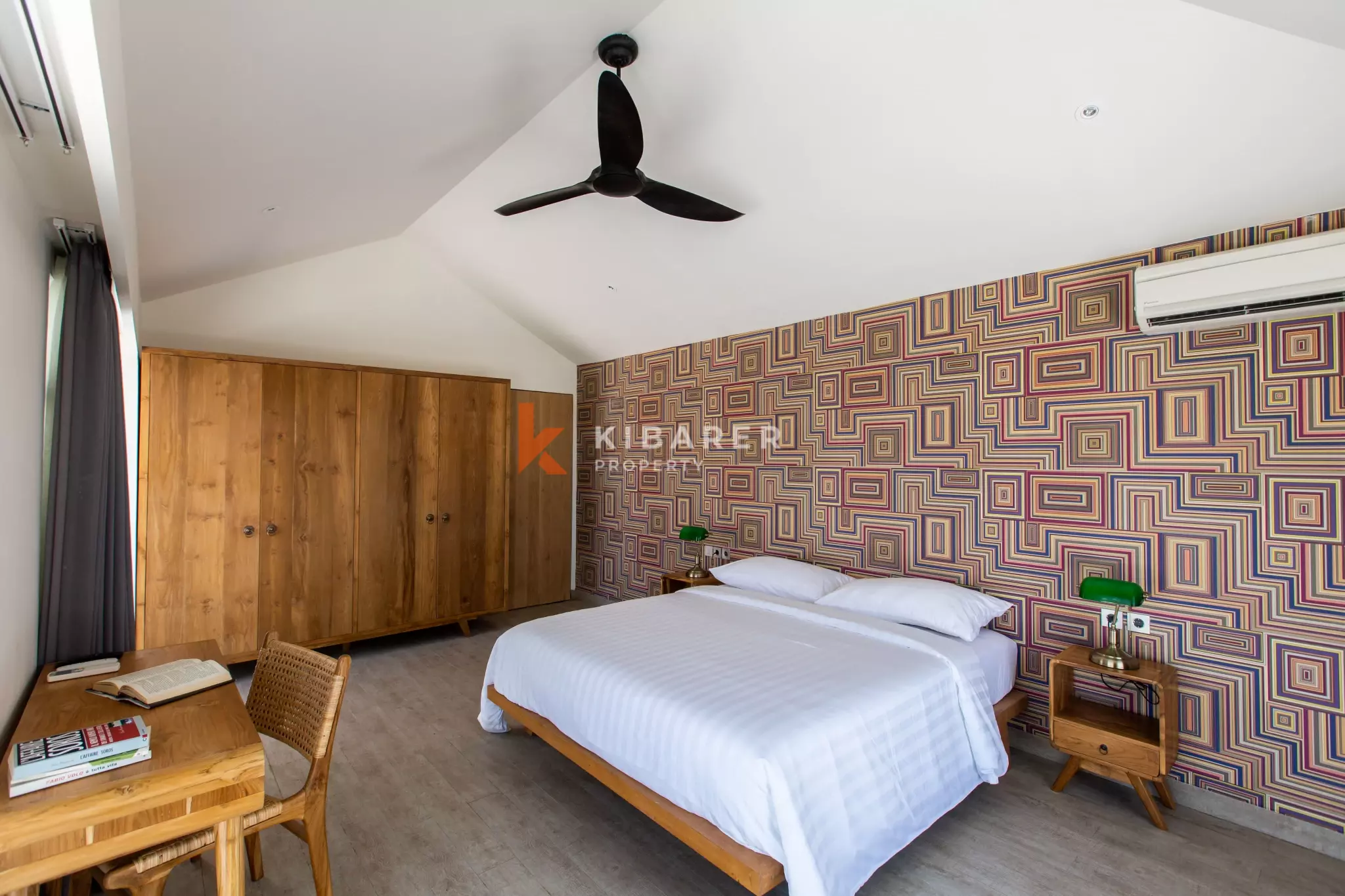 Villa Mewah Kontemporer Lima Kamar Tidur dengan Kolam Renang Luas di Canggu
