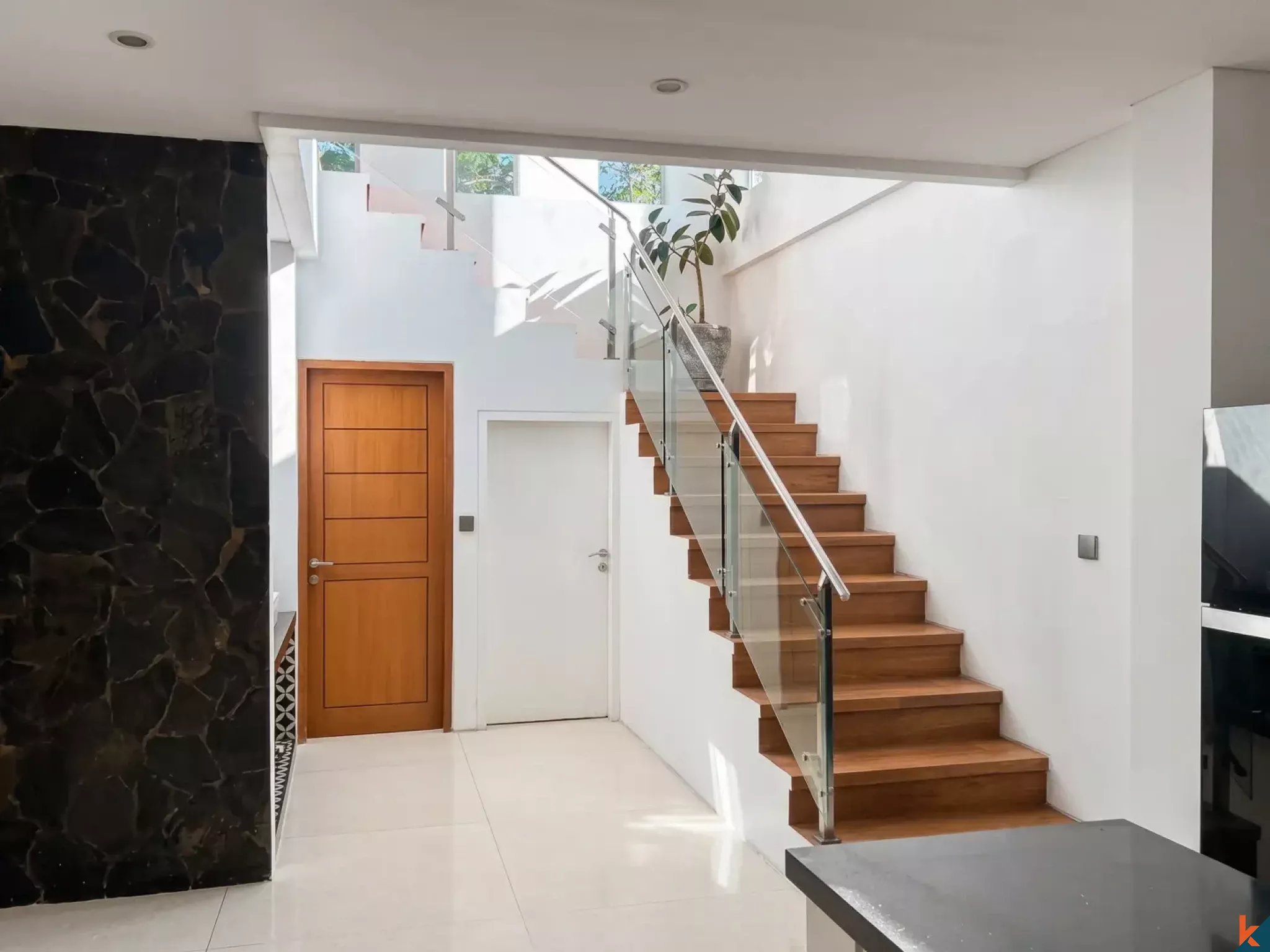 Properti hak milik tiga kamar tidur yang langka dijual di pusat Umalas - Bumbak