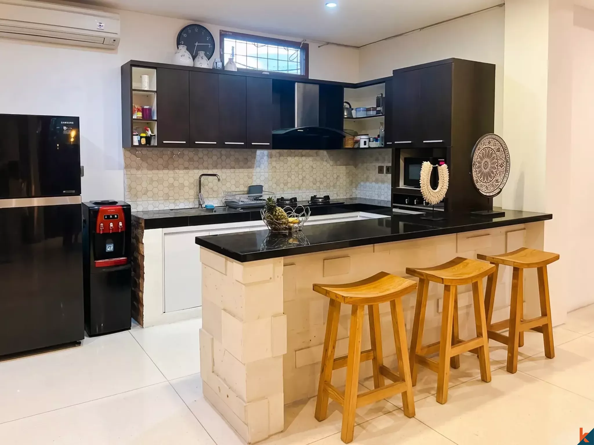 Properti hak milik tiga kamar tidur yang langka dijual di pusat Umalas - Bumbak
