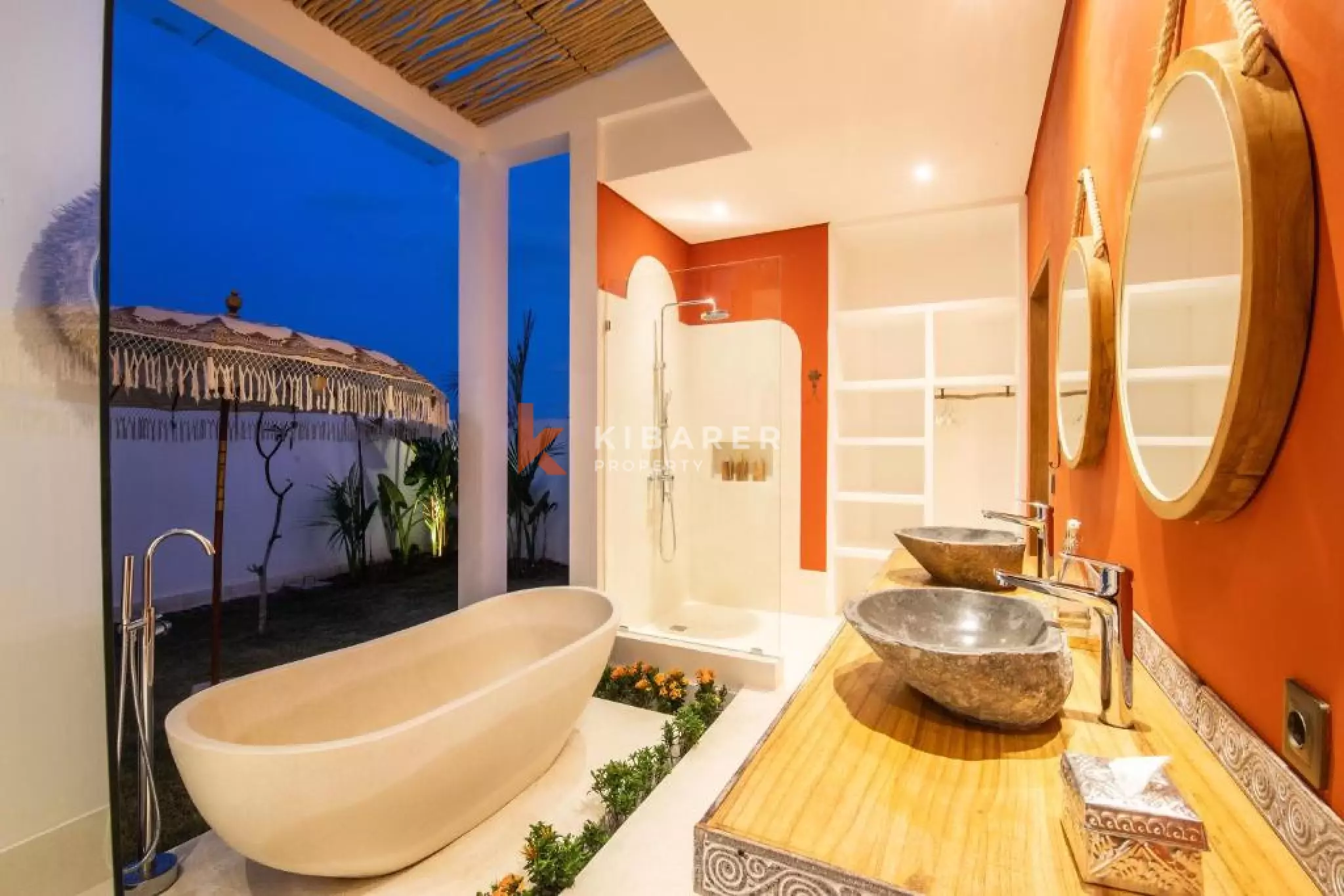 Four Bedroom Living Close to The Kelanting Beach Tabanan