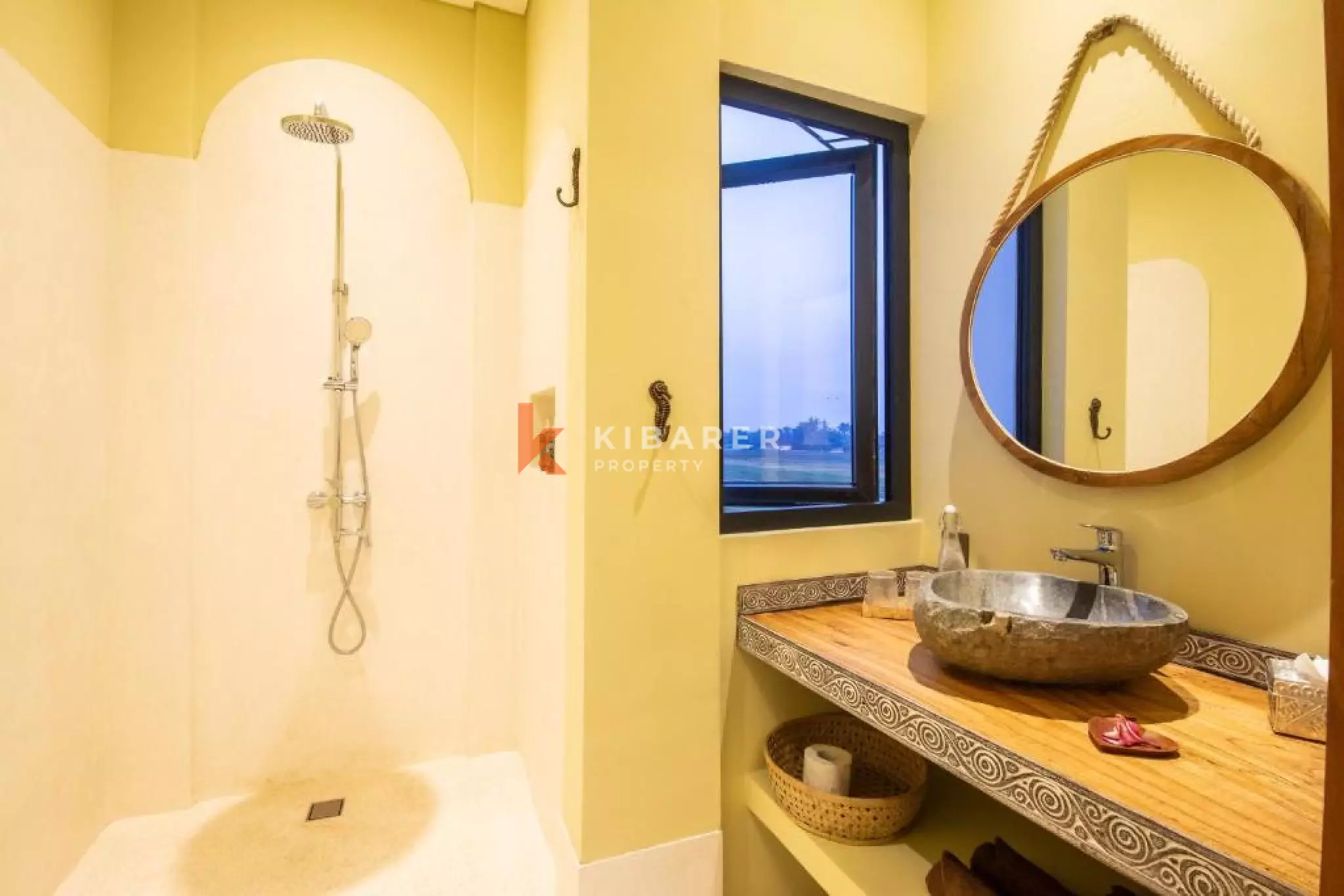 Four Bedroom Living Close to The Kelanting Beach Tabanan