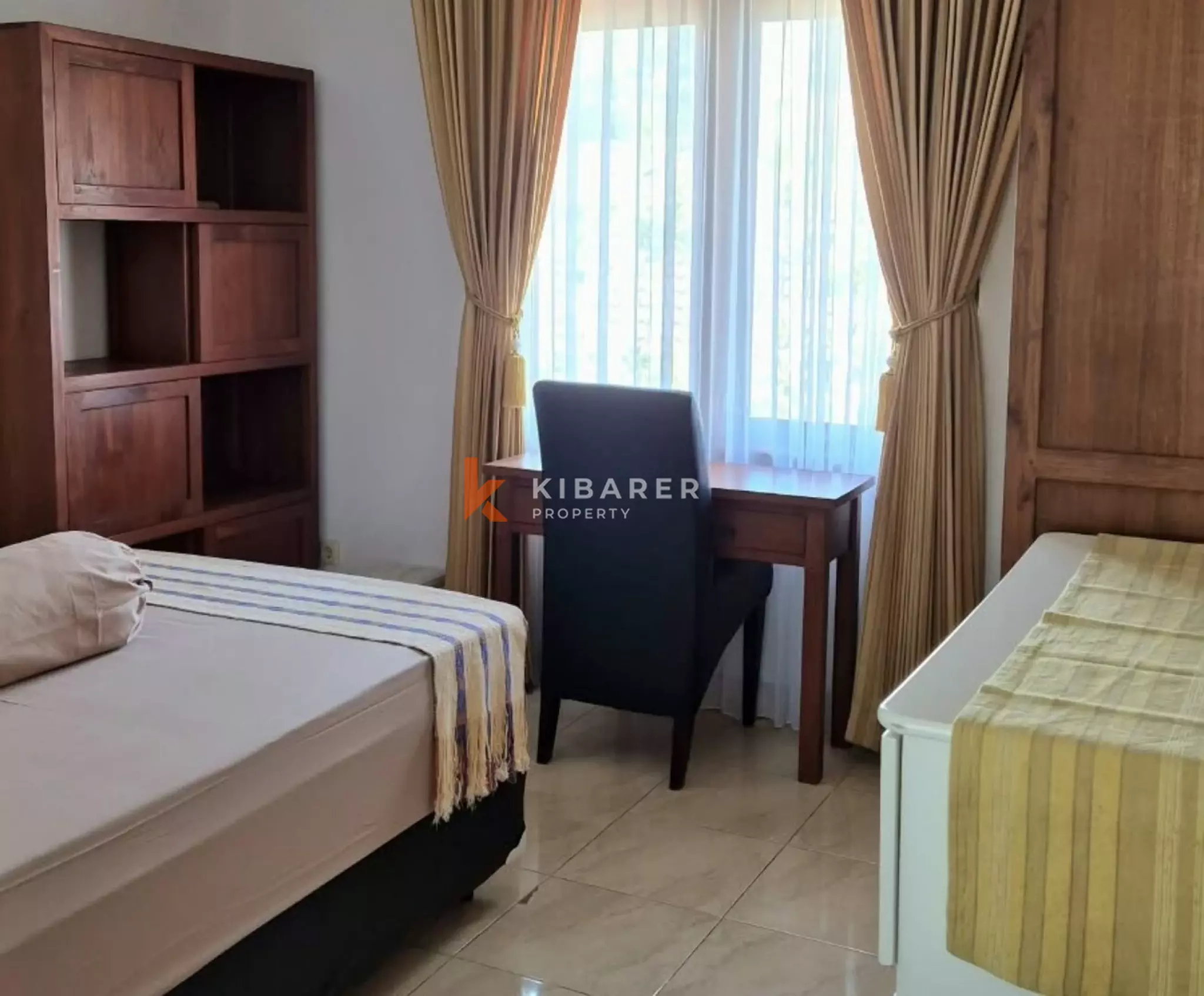 The Pool House – Hunian Tropis dengan Empat Kamar Tidur di Jimbaran