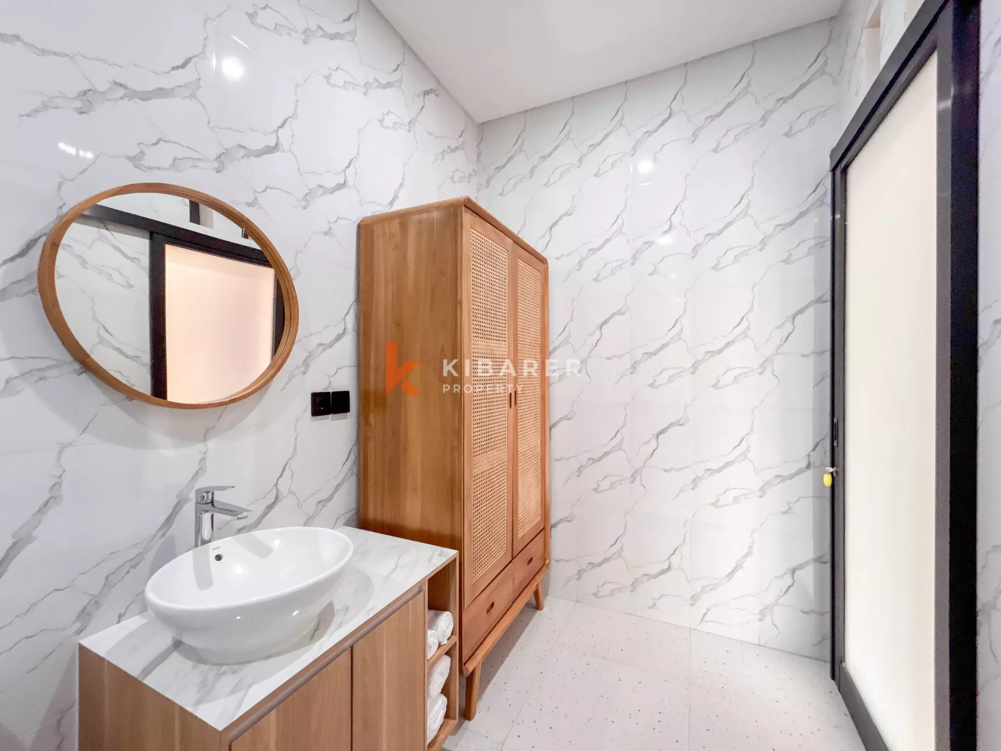 Villa Kolam Renang Modern Dua Kamar Tidur yang Menawan di Padonan