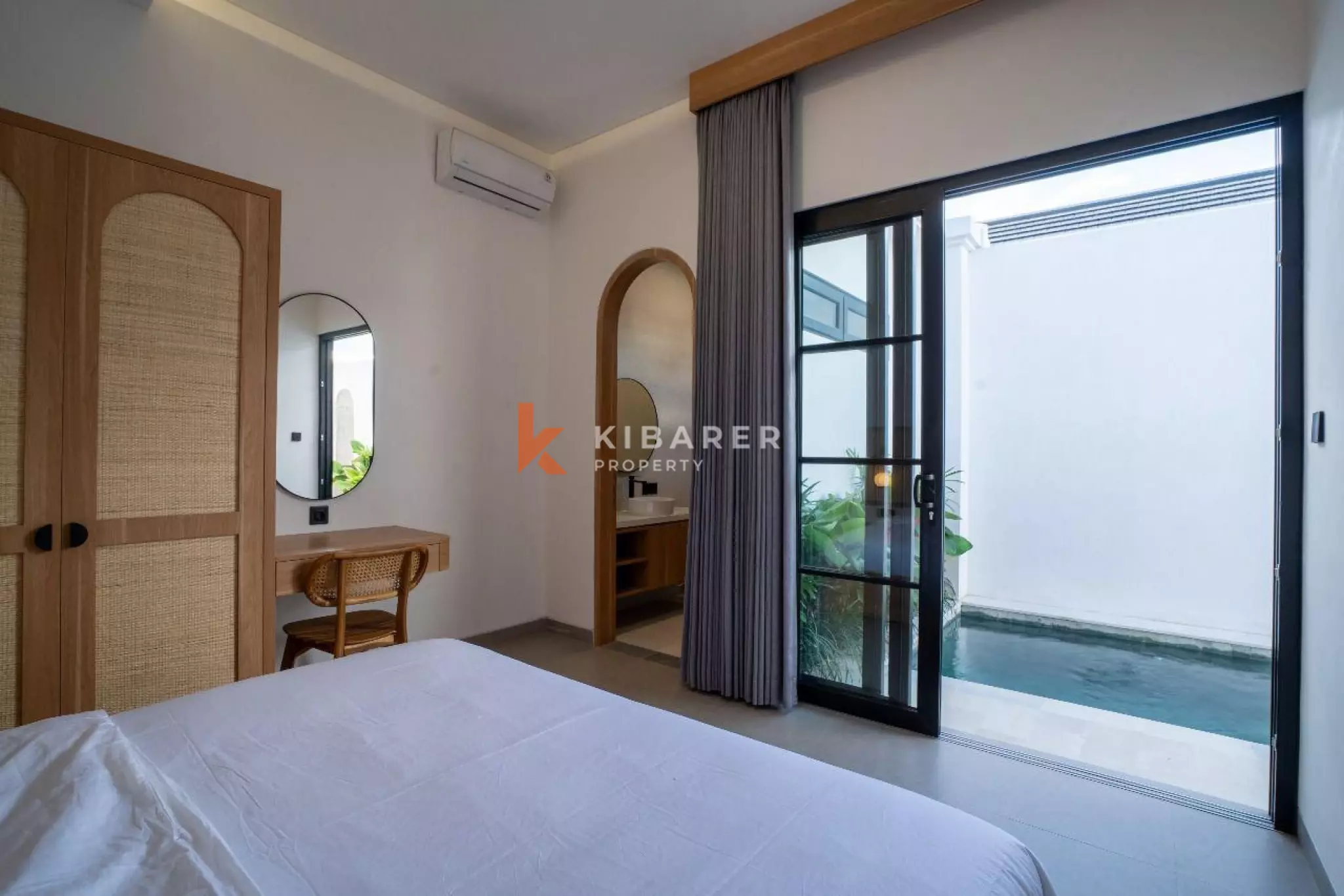 Ketenangan Tropis: Vila Dua Kamar Tidur dengan Dapur Terbuka di Tabanan