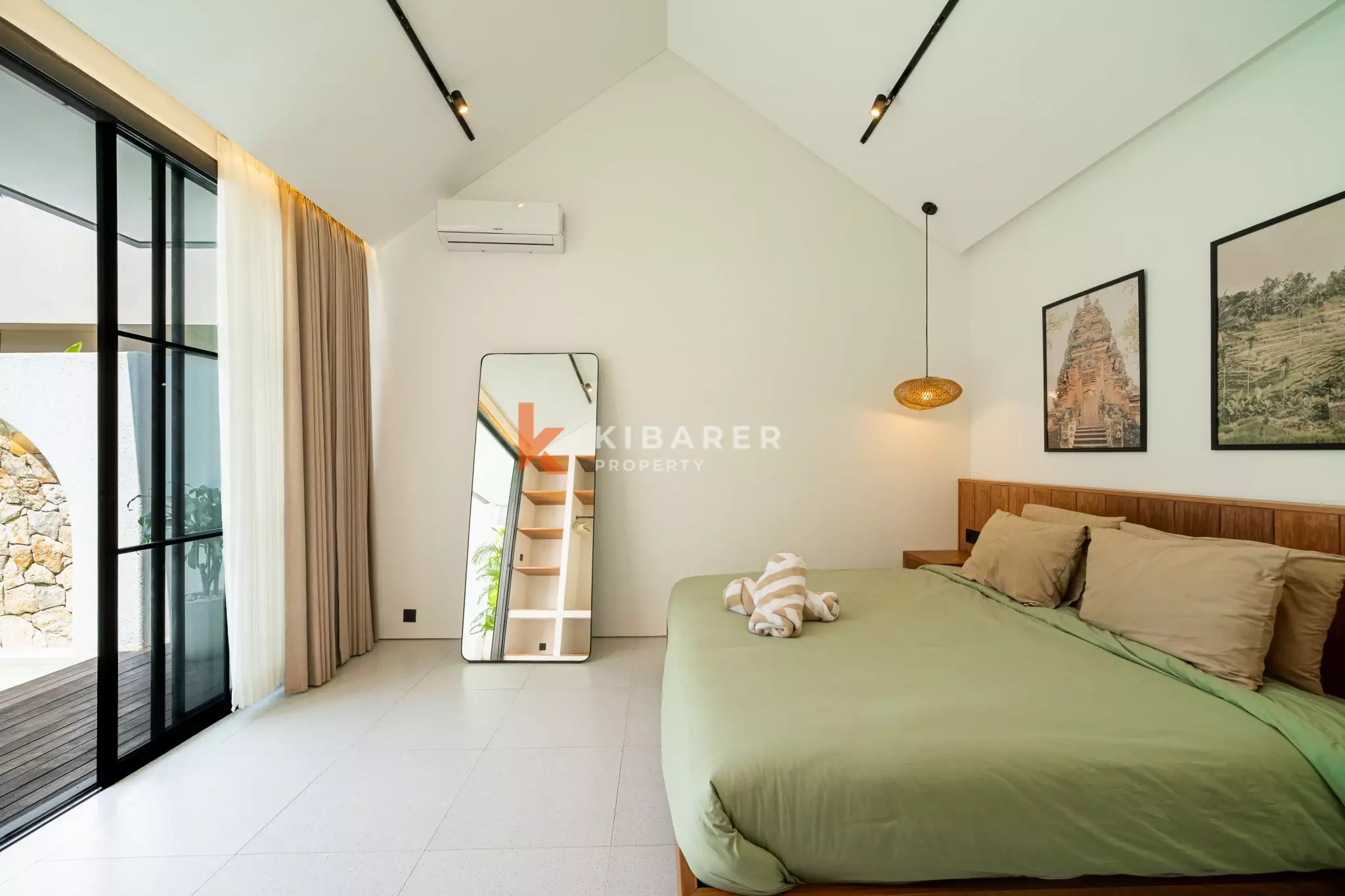 Villa Dua Kamar Tidur Bergaya dengan Kolam Renang Pribadi di Tabanan