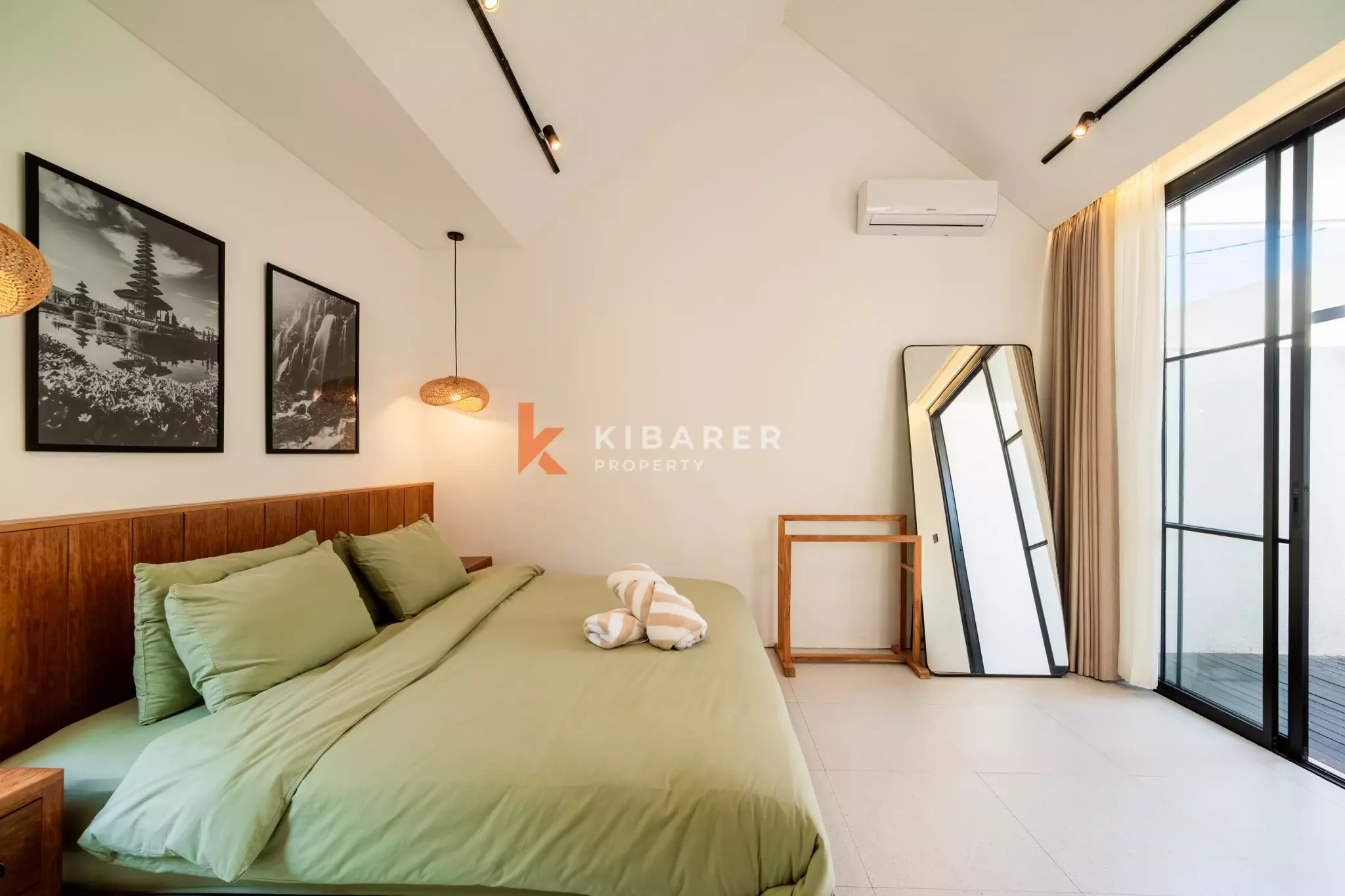 Villa Dua Kamar Tidur Bergaya dengan Kolam Renang Pribadi di Tabanan