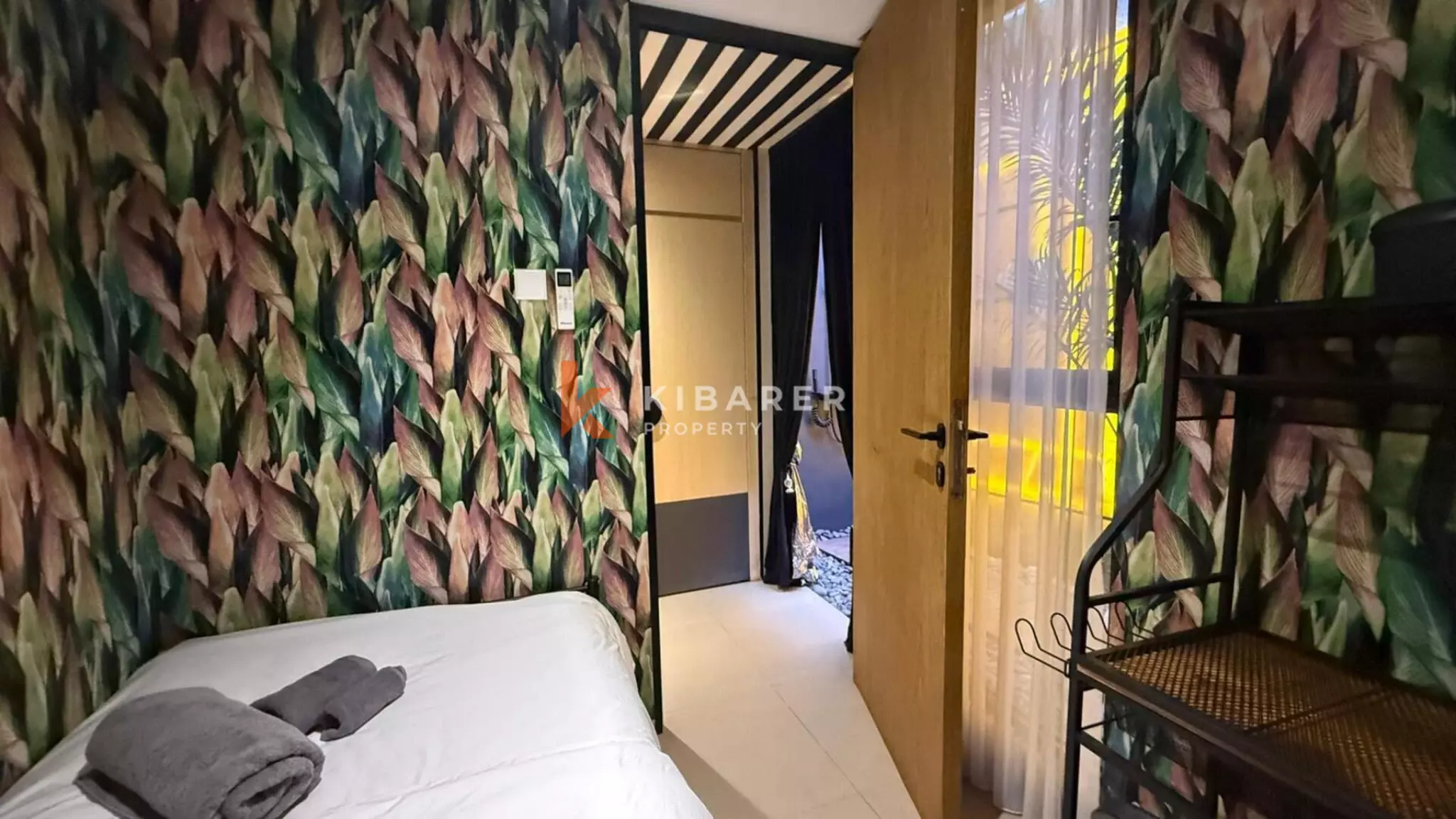 Hunian Tropis yang Estetis – Vila Lima Kamar Tidur dengan Jacuzzi di Kayu Tulang