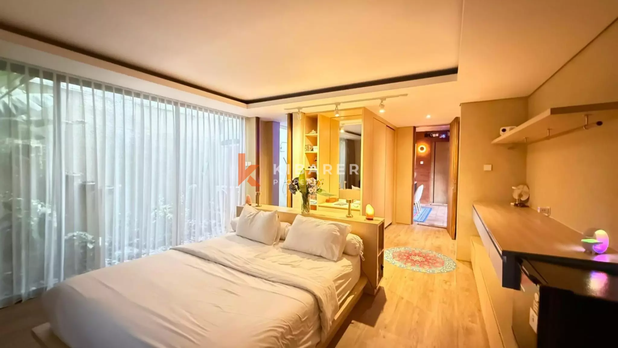 Hunian Tropis yang Estetis – Vila Lima Kamar Tidur dengan Jacuzzi di Kayu Tulang