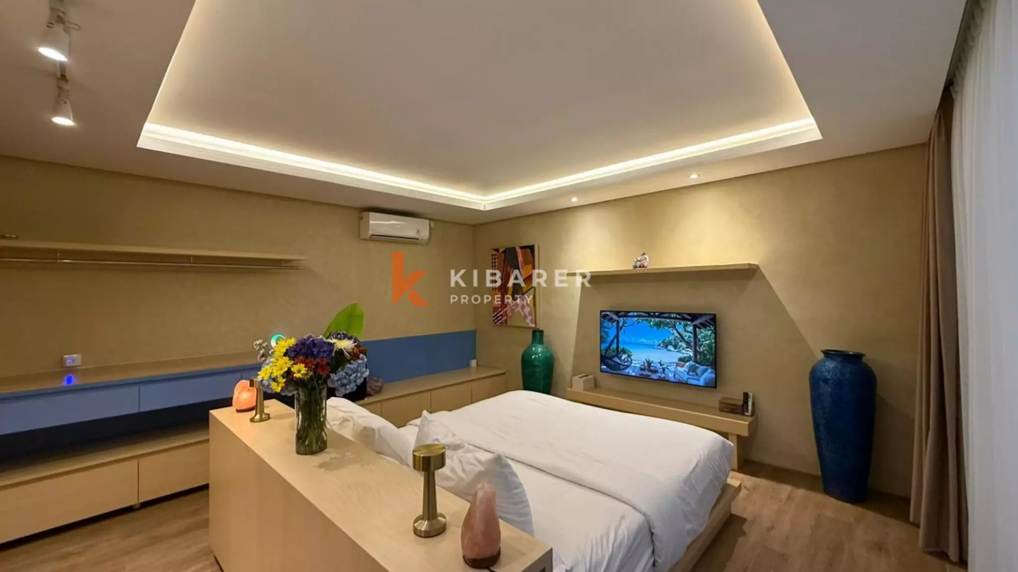 Hunian Tropis yang Estetis – Vila Lima Kamar Tidur dengan Jacuzzi di Kayu Tulang