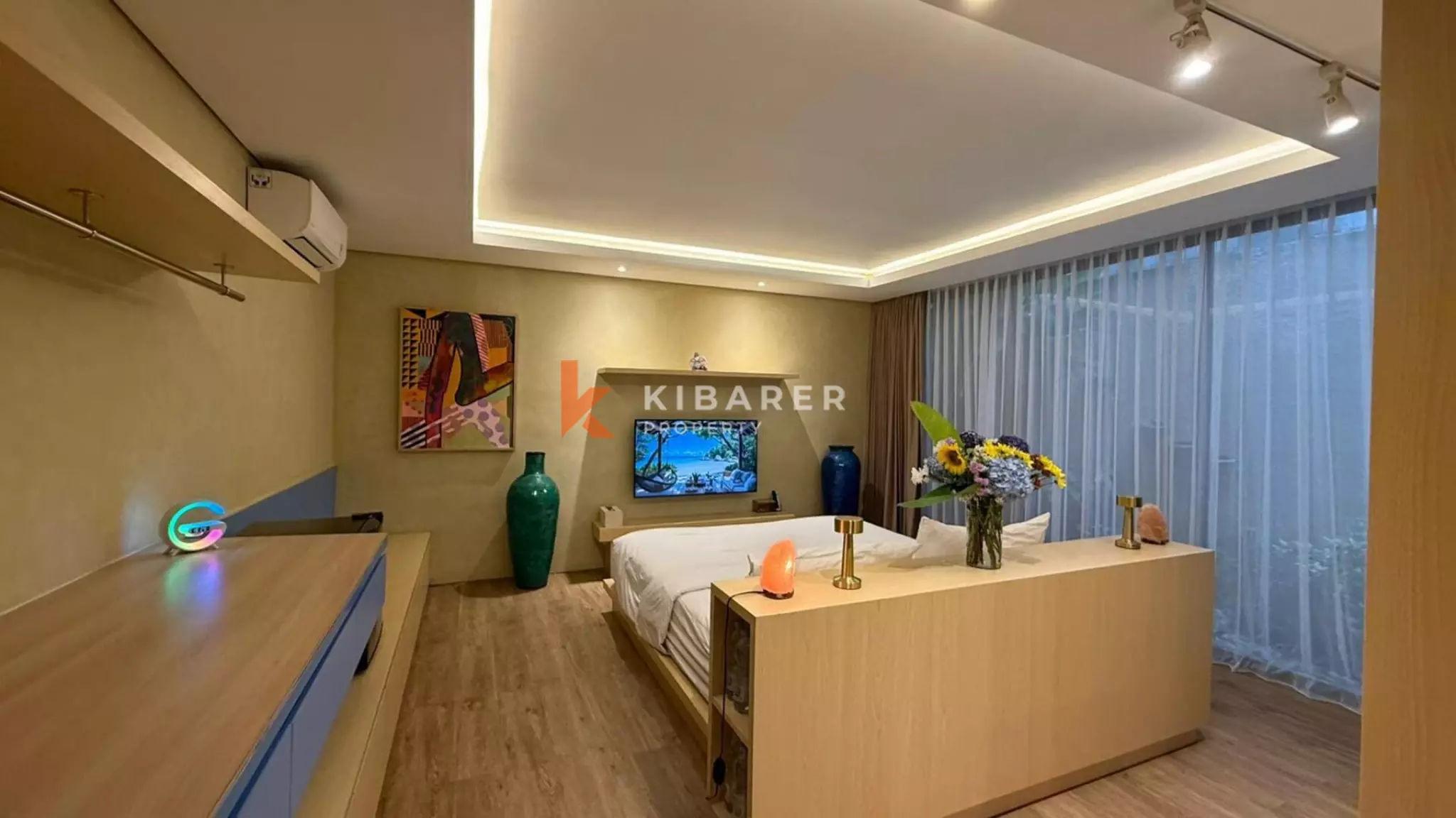 Hunian Tropis yang Estetis – Vila Lima Kamar Tidur dengan Jacuzzi di Kayu Tulang