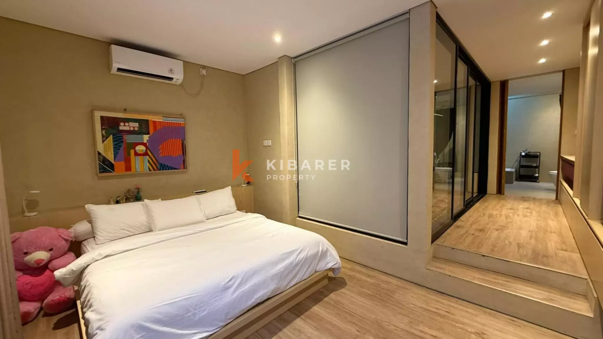 Hunian Tropis yang Estetis – Vila Lima Kamar Tidur dengan Jacuzzi di Kayu Tulang