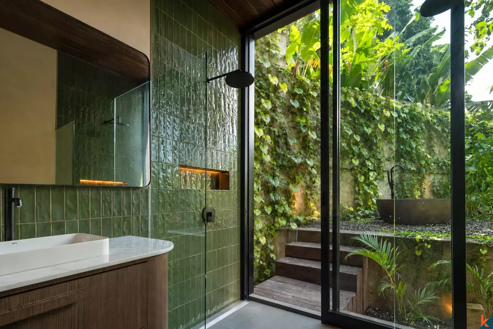 Properti baru dengan empat kamar tidur berstatus hak sewa menghadap hutan di Kaba Kaba