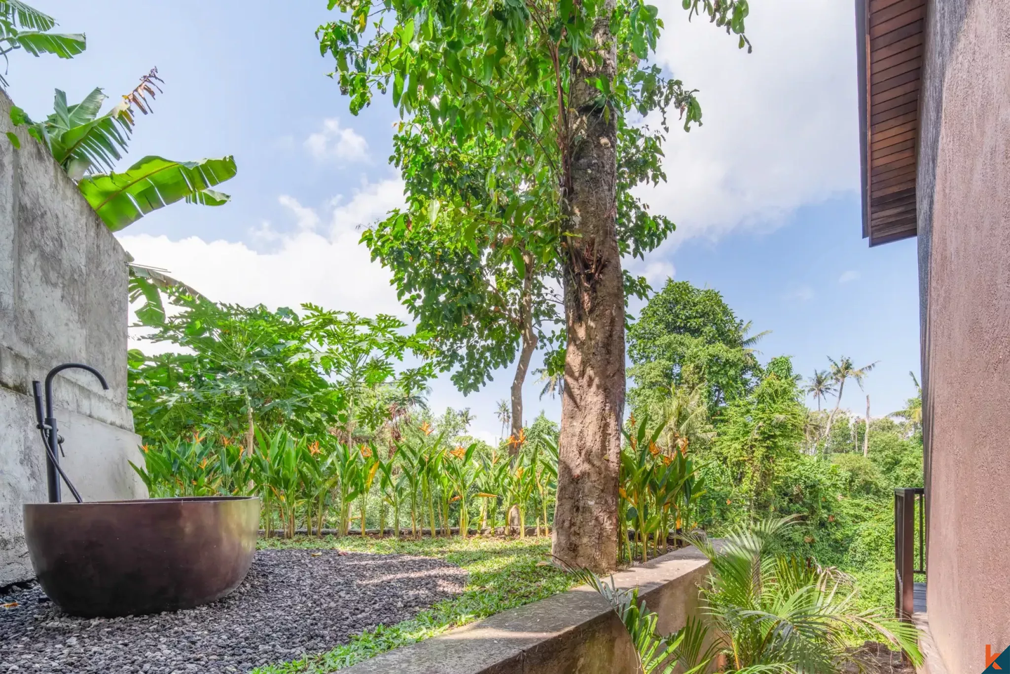 Properti baru dengan empat kamar tidur berstatus hak sewa menghadap hutan di Kaba Kaba
