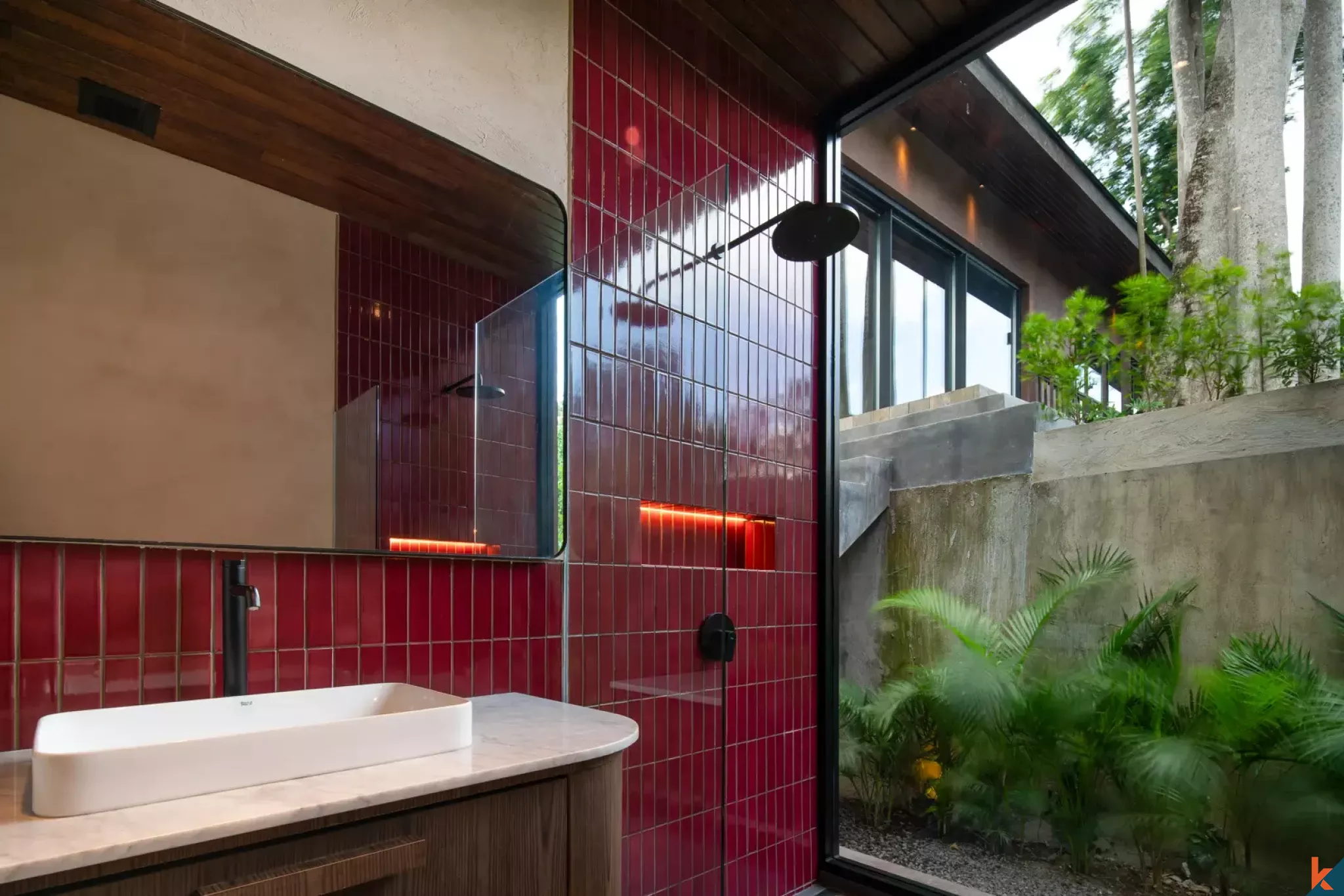 Properti baru dengan empat kamar tidur berstatus hak sewa menghadap hutan di Kaba Kaba