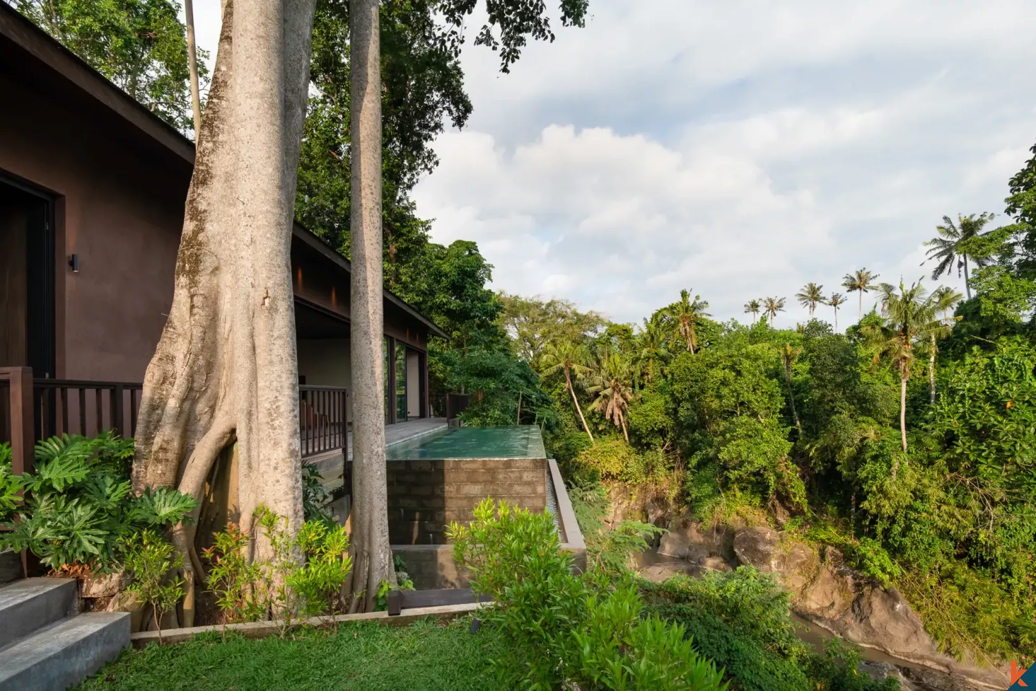 Properti baru dengan empat kamar tidur berstatus hak sewa menghadap hutan di Kaba Kaba