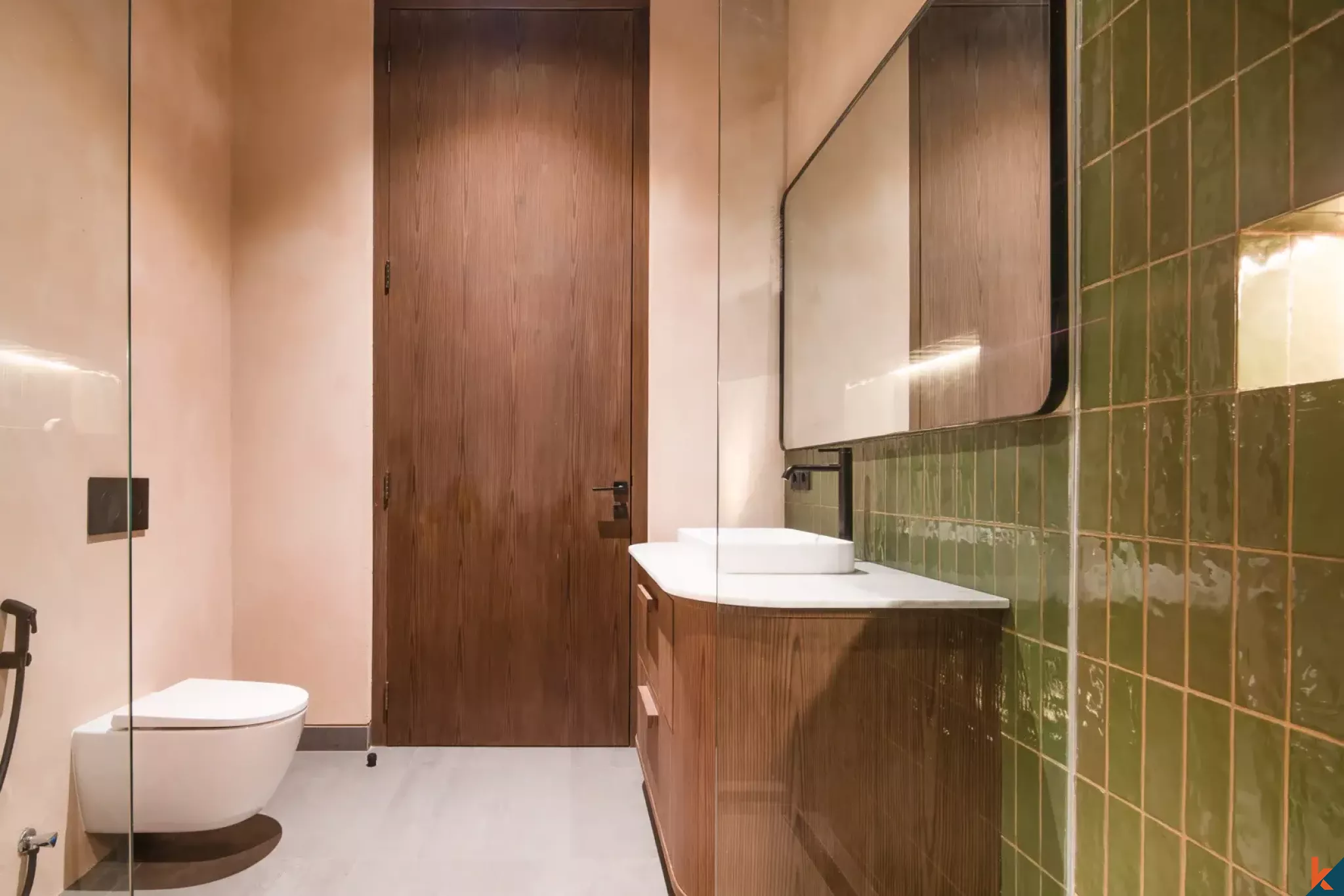 Properti baru dengan empat kamar tidur berstatus hak sewa menghadap hutan di Kaba Kaba
