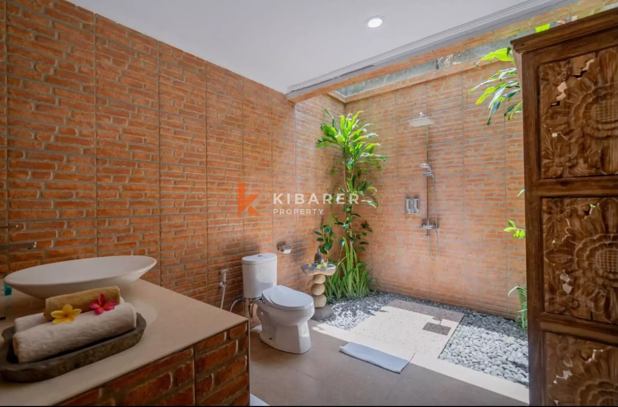 Spacious Tropical Three Bedroom Villa Near Jimbaran
