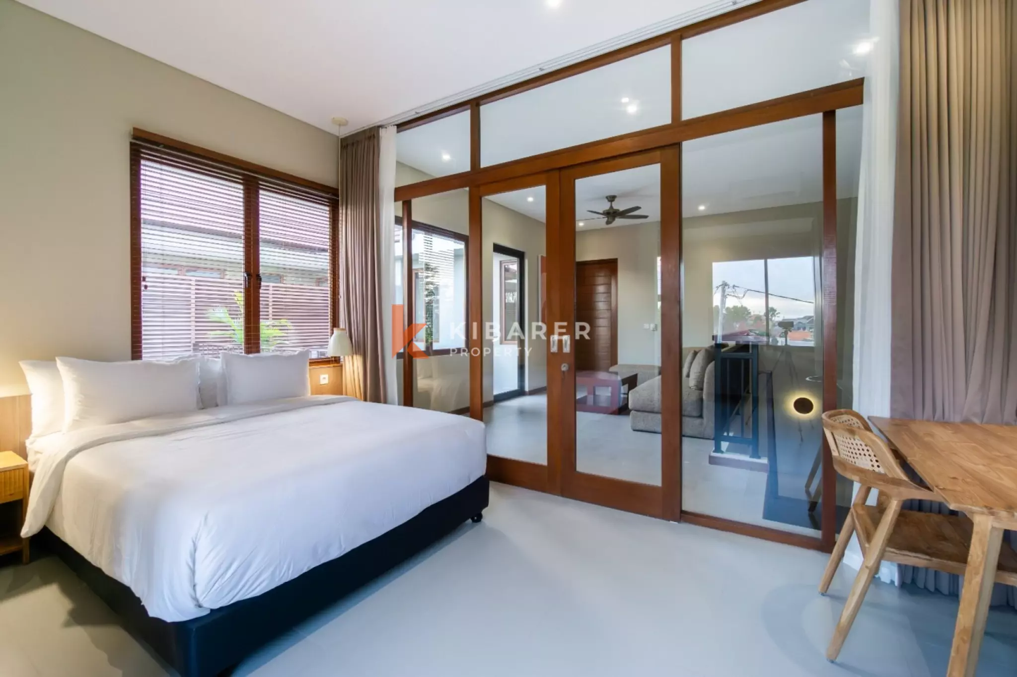 Vila Modern Tiga Kamar Tidur dengan Perabotan Menawan di Kerobokan
