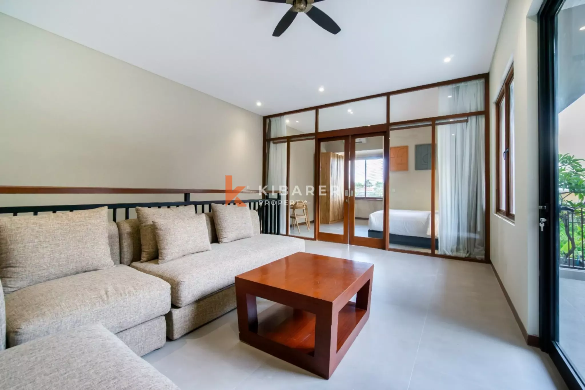 Vila Modern Tiga Kamar Tidur dengan Perabotan Menawan di Kerobokan