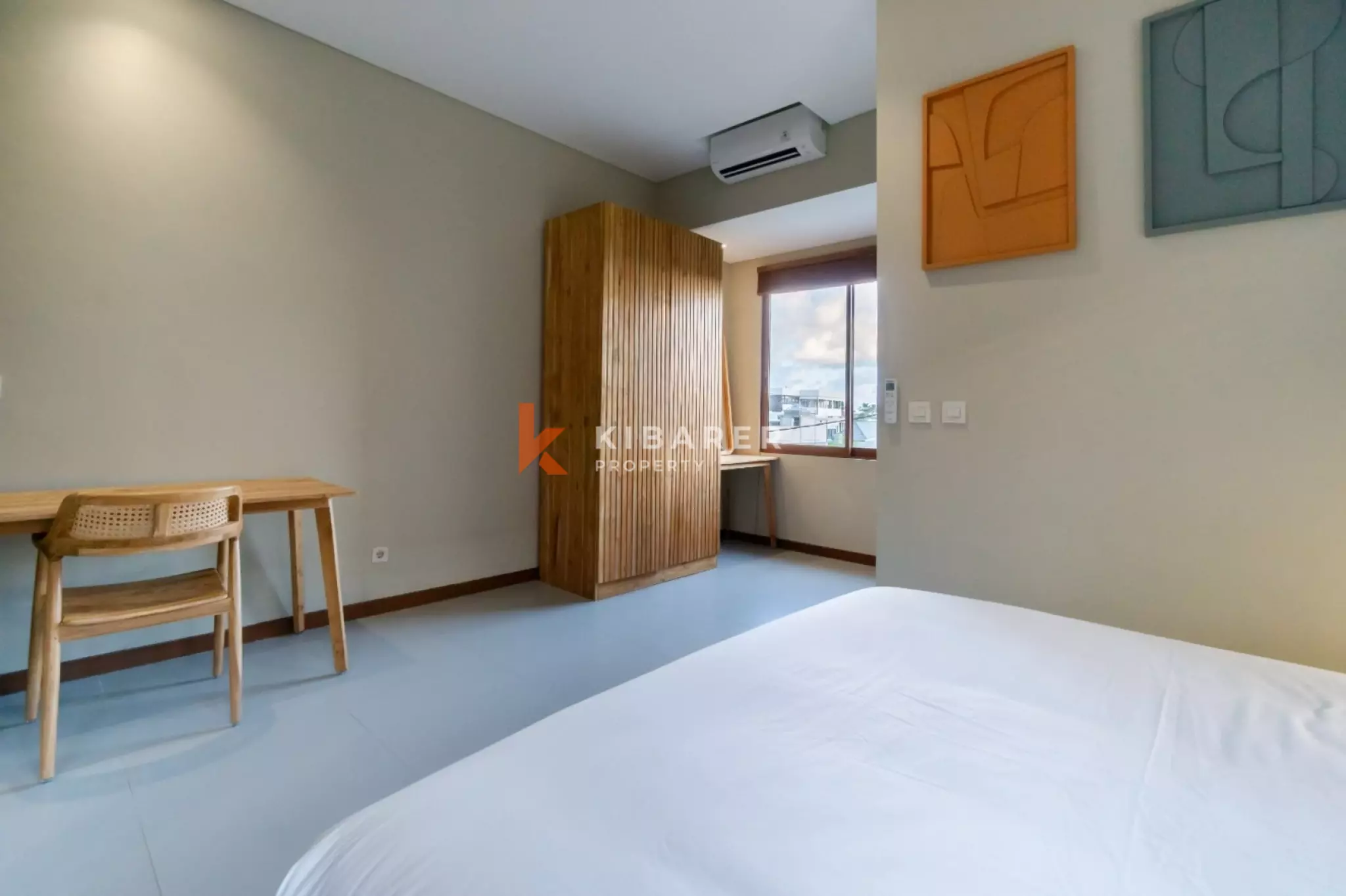 Vila Modern Tiga Kamar Tidur dengan Perabotan Menawan di Kerobokan