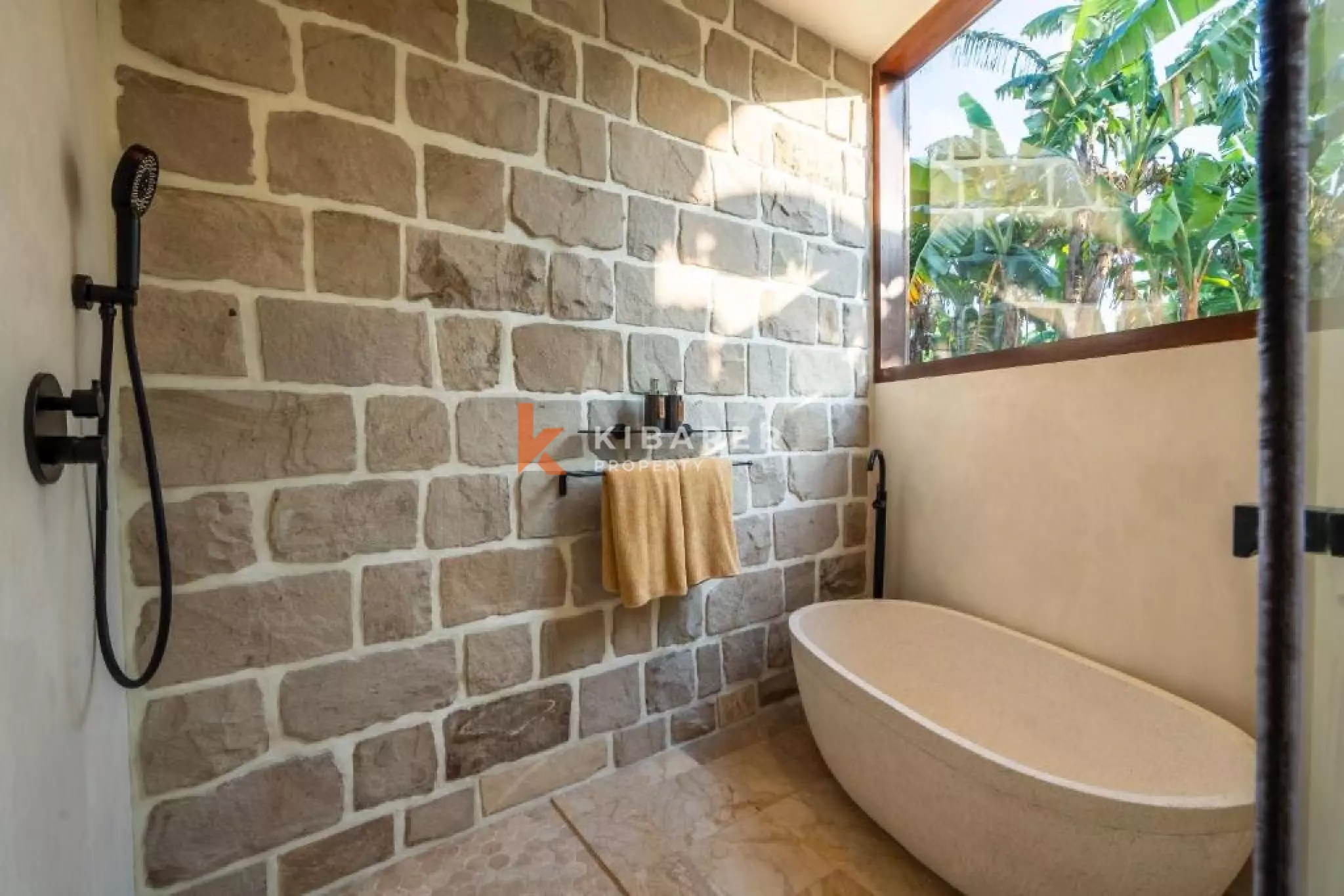 Rustic Luxury Four-Bedroom Villa in Abasan Canggu near Berawa